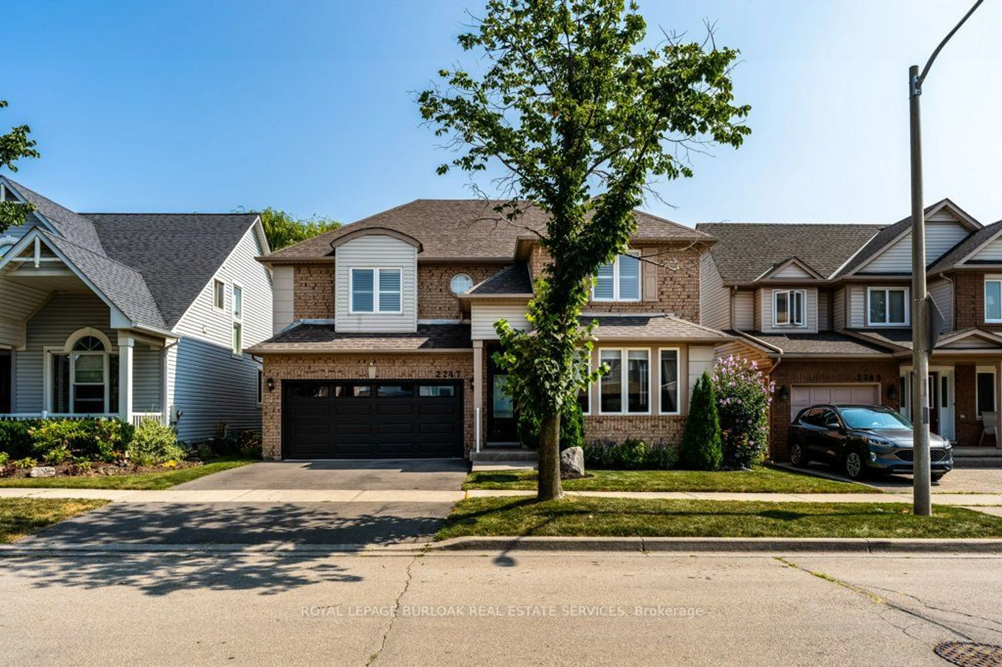 Frontside or backside of a home, the street view for 2247 Pathfinder Dr, Burlington Ontario L7L 6L6