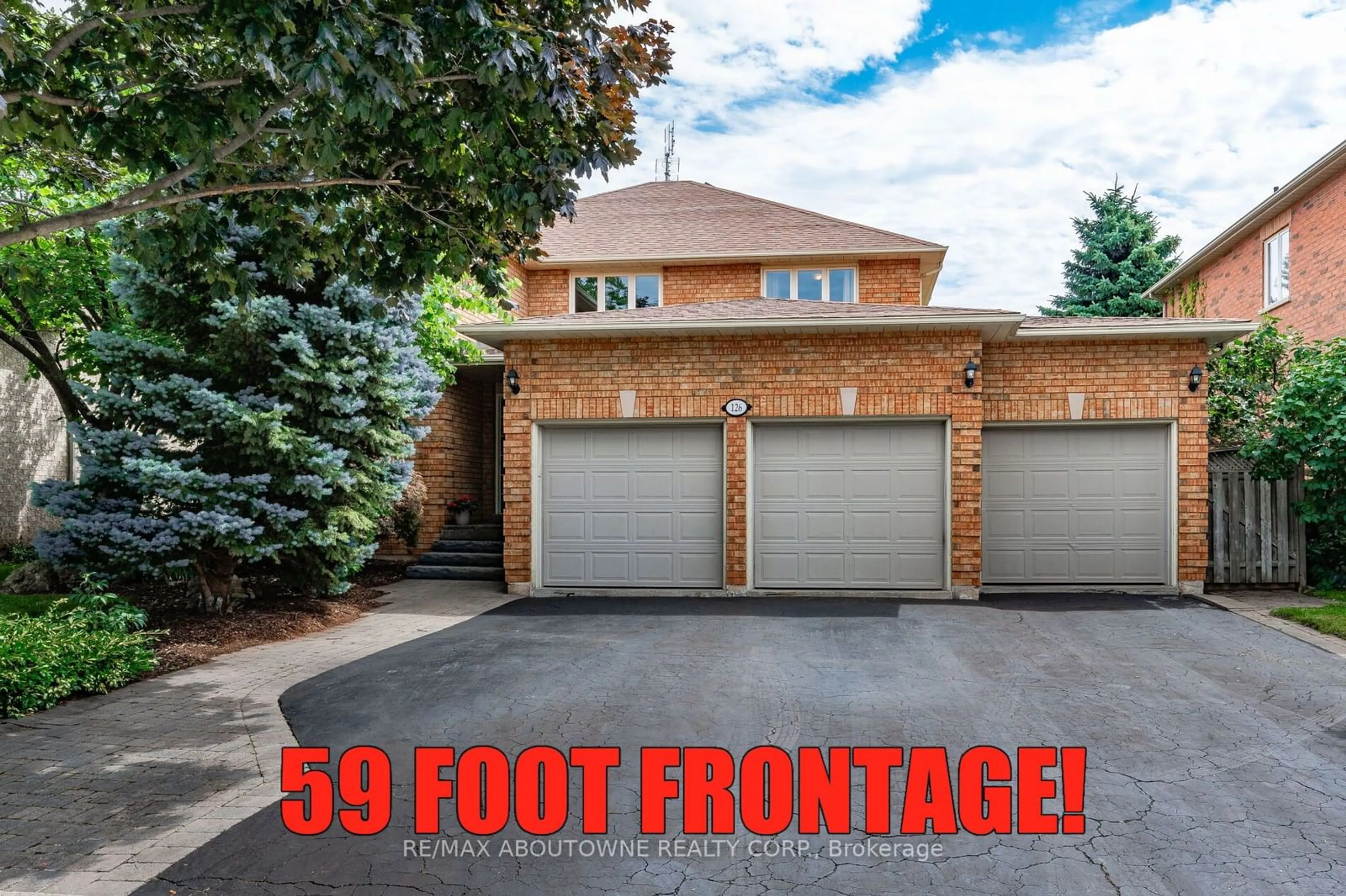 Frontside or backside of a home for 126 Howell Rd, Oakville Ontario L6H 5Z3