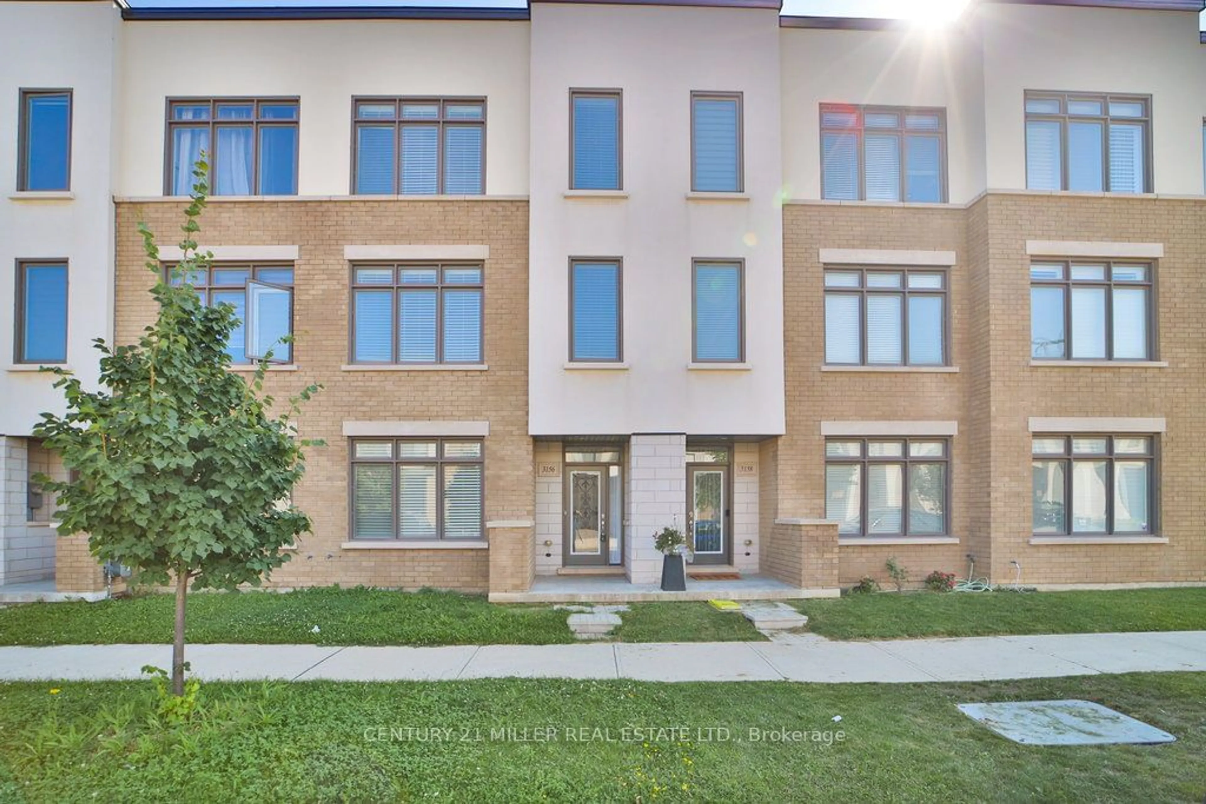 A pic from exterior of the house or condo, the front or back of building for 3156 Mintwood Circ, Oakville Ontario L6H 0N9