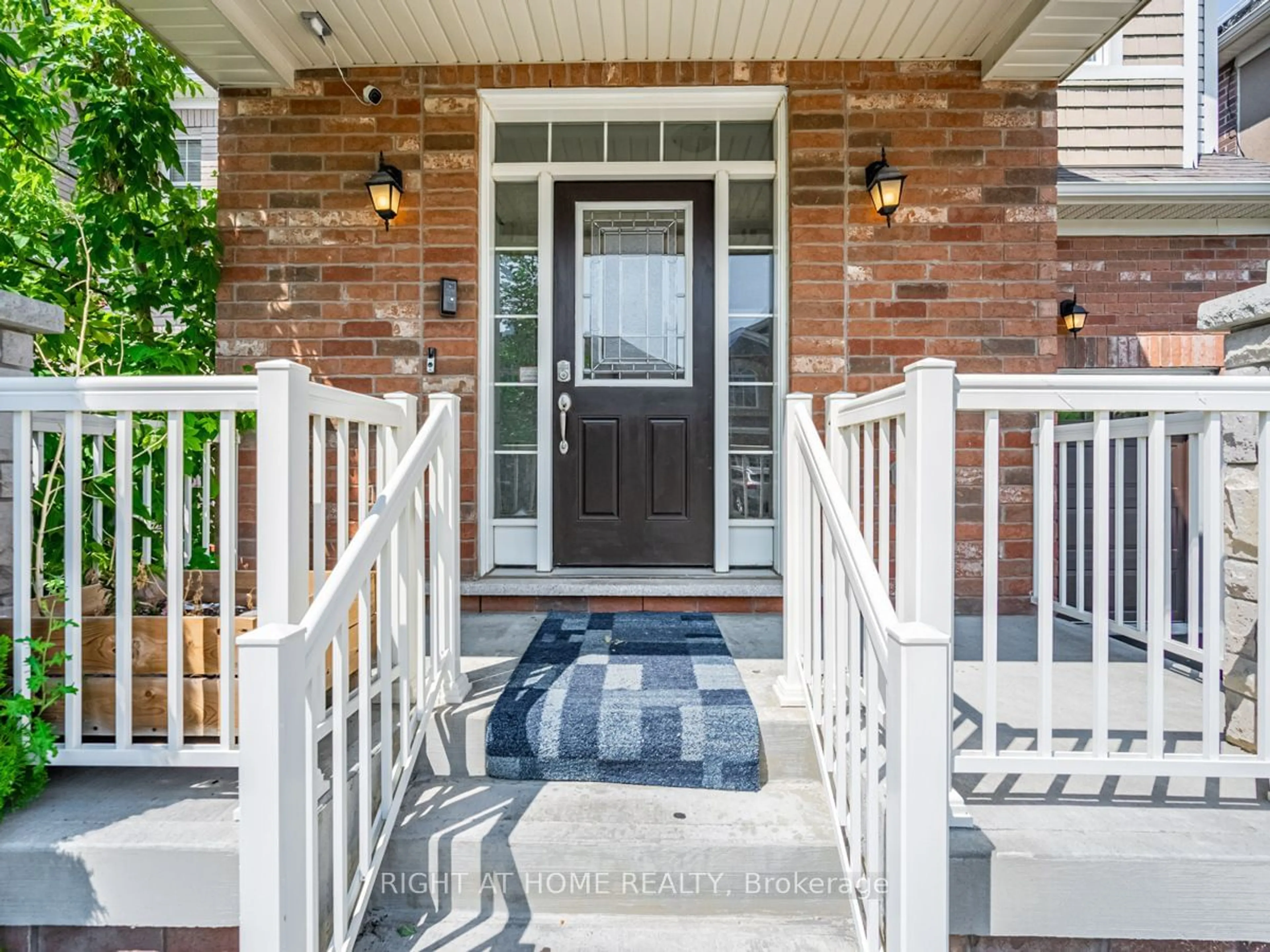 Indoor entryway for 653 Langholm St, Milton Ontario L9T 8Z8