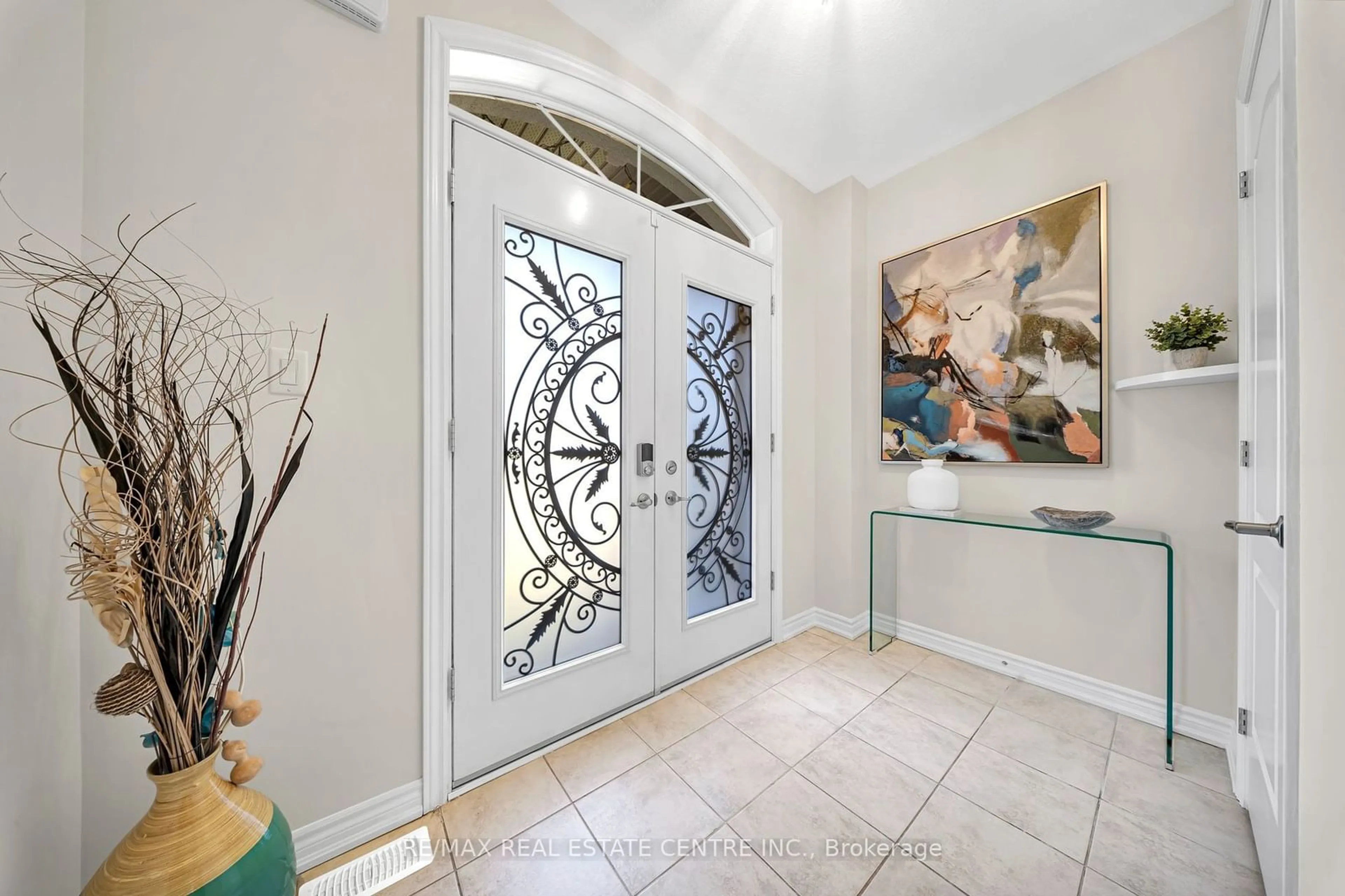 Indoor entryway, ceramic floors for 41 Bucksaw St, Brampton Ontario L7A 4R3