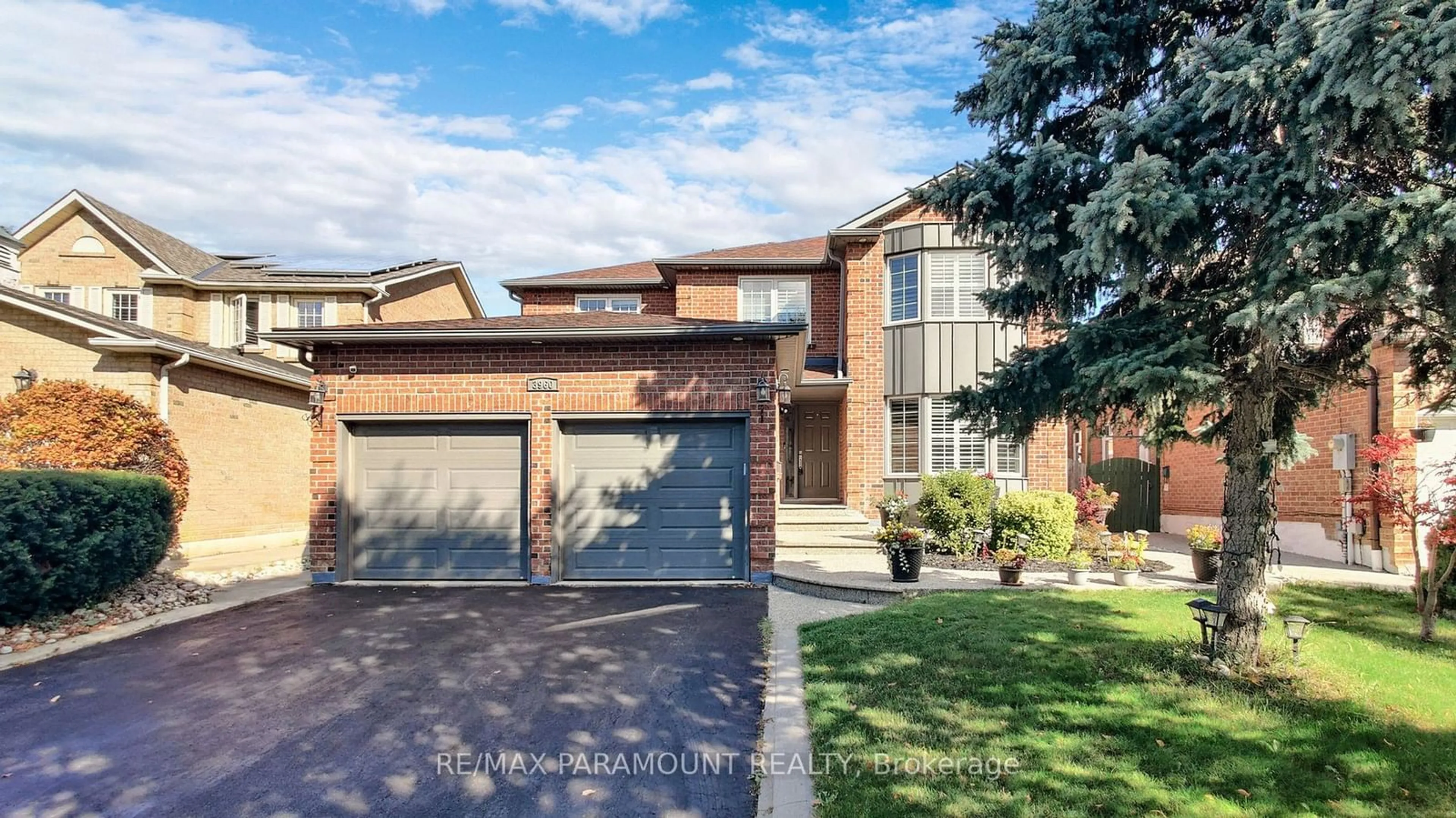 Frontside or backside of a home for 3960 Chadburn Cres, Mississauga Ontario L5L 3X4