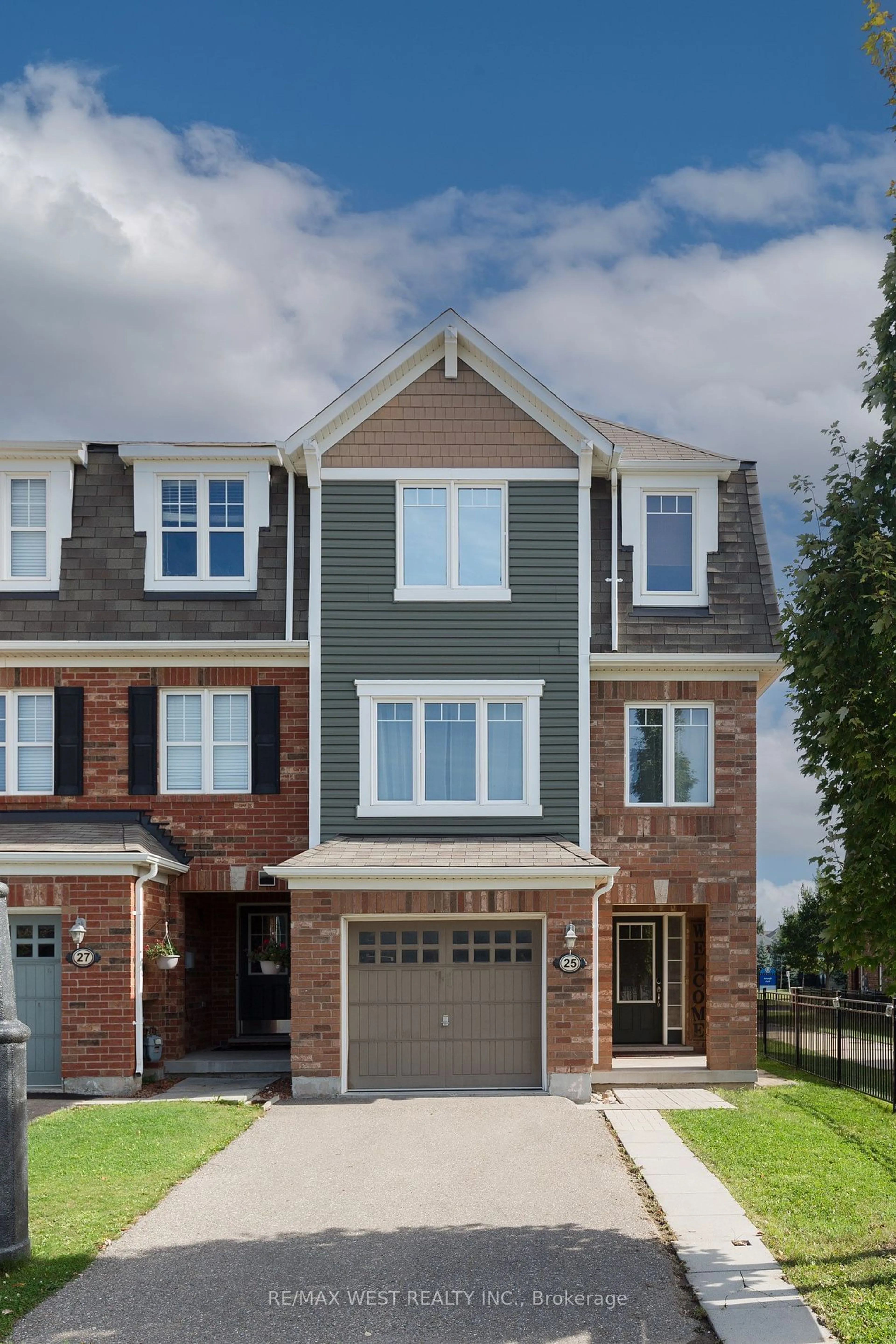 A pic from exterior of the house or condo for 25 Ashen Tree Lane, Brampton Ontario L7A 0T1