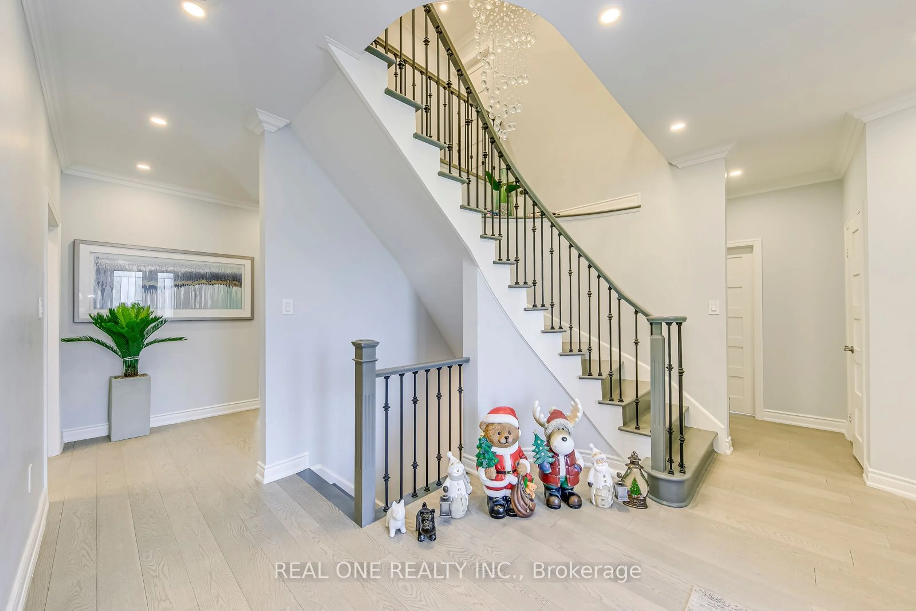 Indoor foyer for 4130 Montrose Cres, Burlington Ontario L7M 4J5