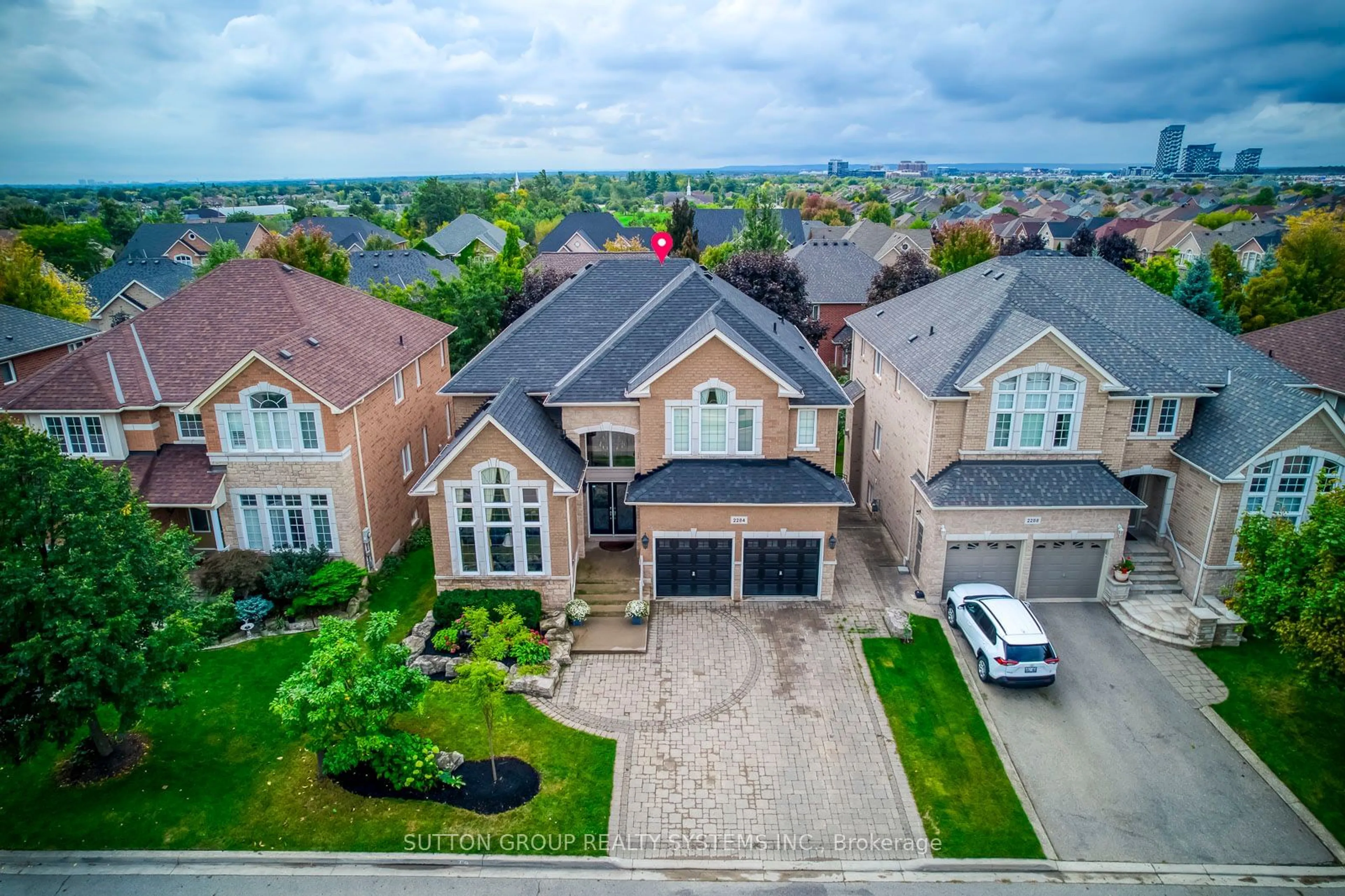 Frontside or backside of a home for 2284 Nena Cres, Oakville Ontario L6H 7M7