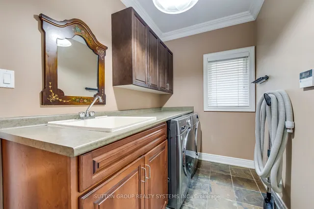 Additional property image - 2284 Nena Cres