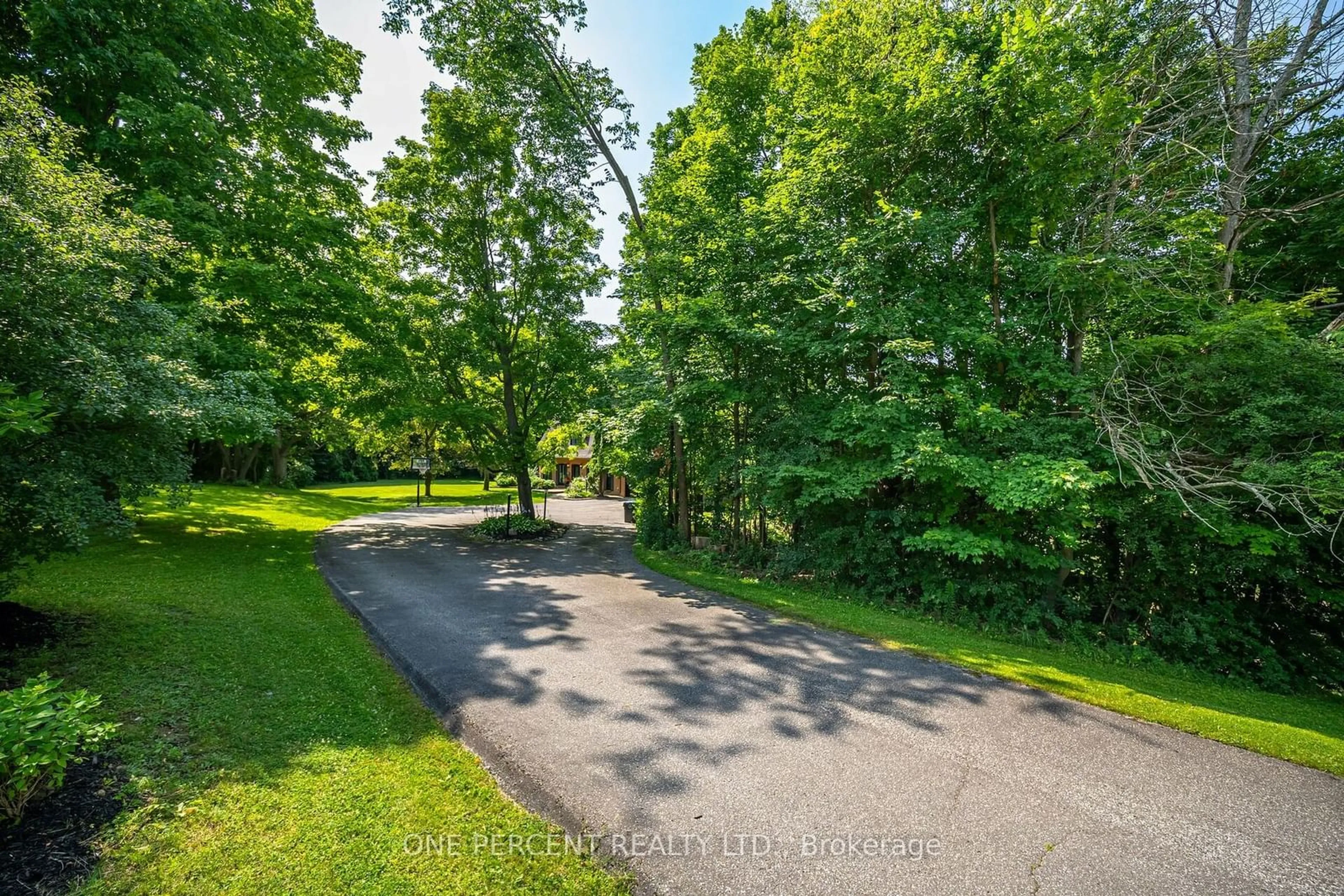 Patio, the street view for 70 Palmer Circ, Caledon Ontario L7E 0A5