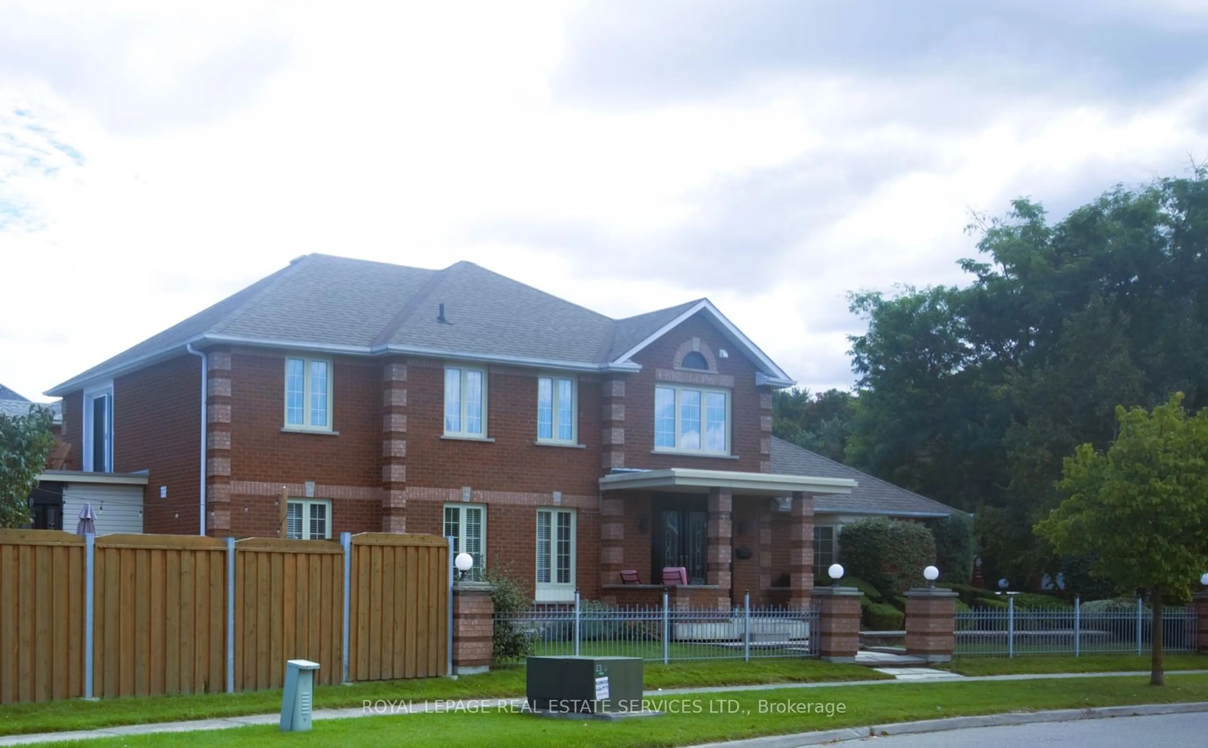 Outside view for 1 Lone Oak Ave, Brampton Ontario L6S 5V5