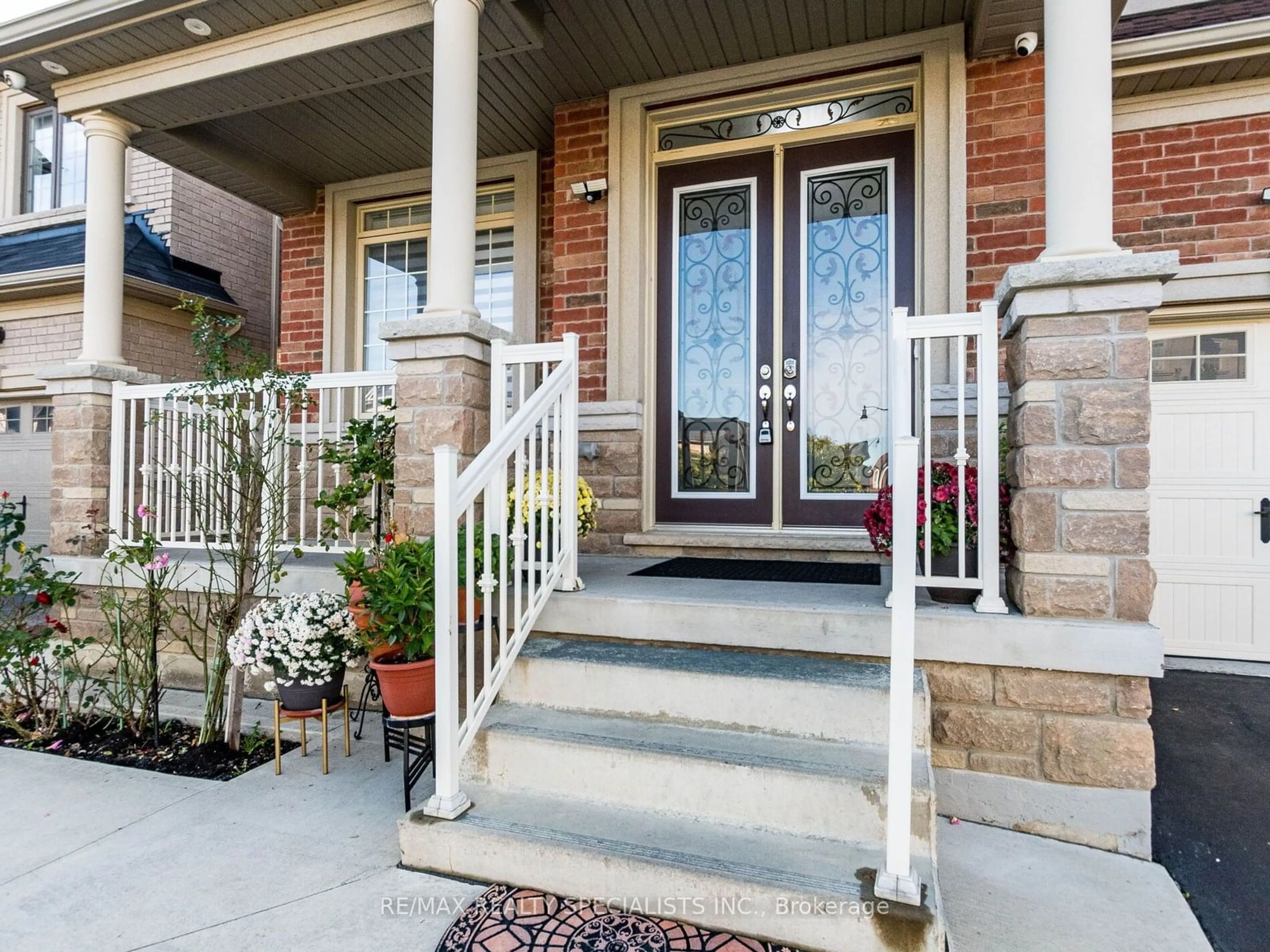 Indoor entryway for 18 Yarmouth St, Brampton Ontario L7A 4X7