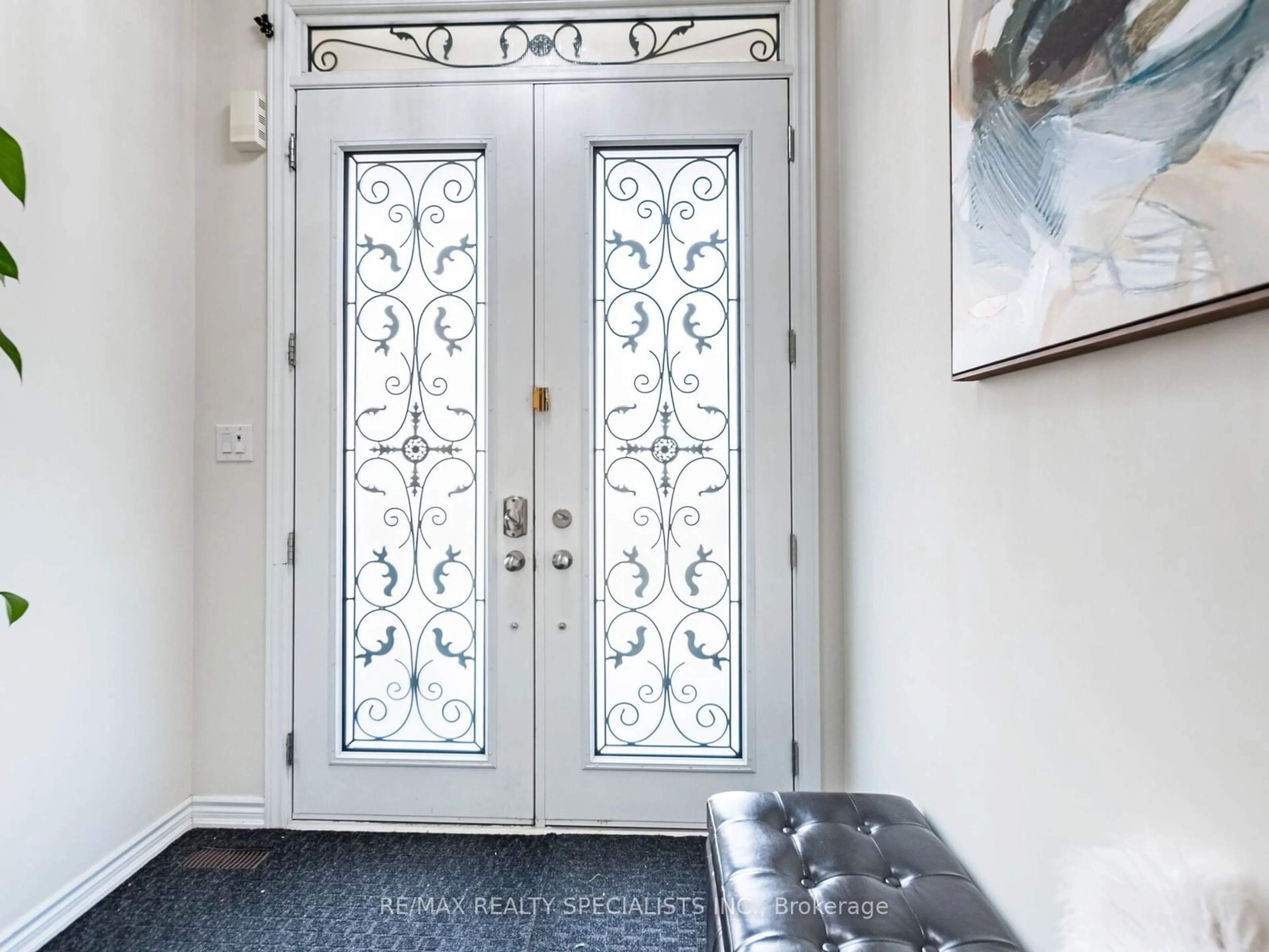 Indoor entryway, wood floors for 18 Yarmouth St, Brampton Ontario L7A 4X7