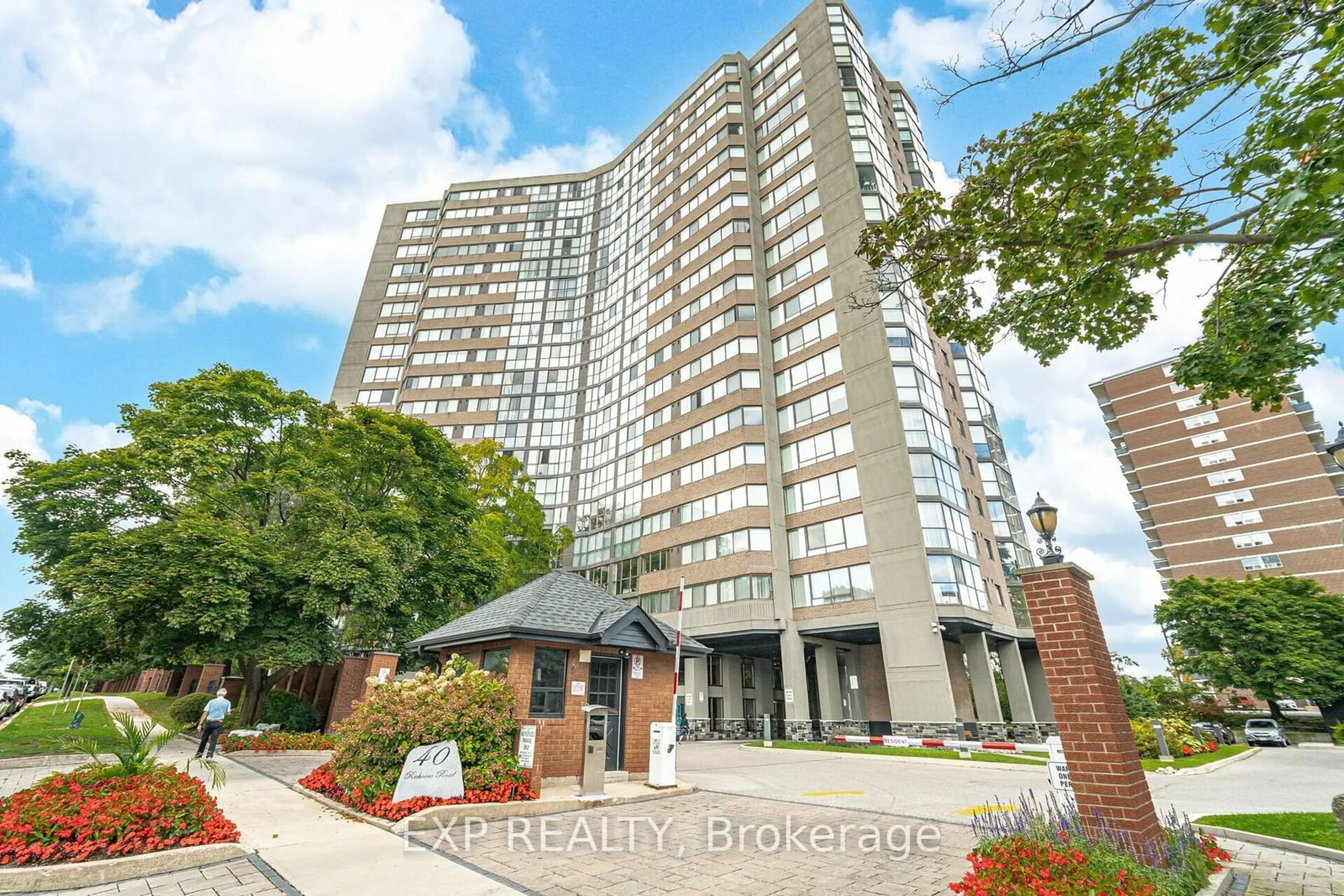 A pic from exterior of the house or condo, the front or back of building for 40 Richview Rd #508, Toronto Ontario M9A 5C1