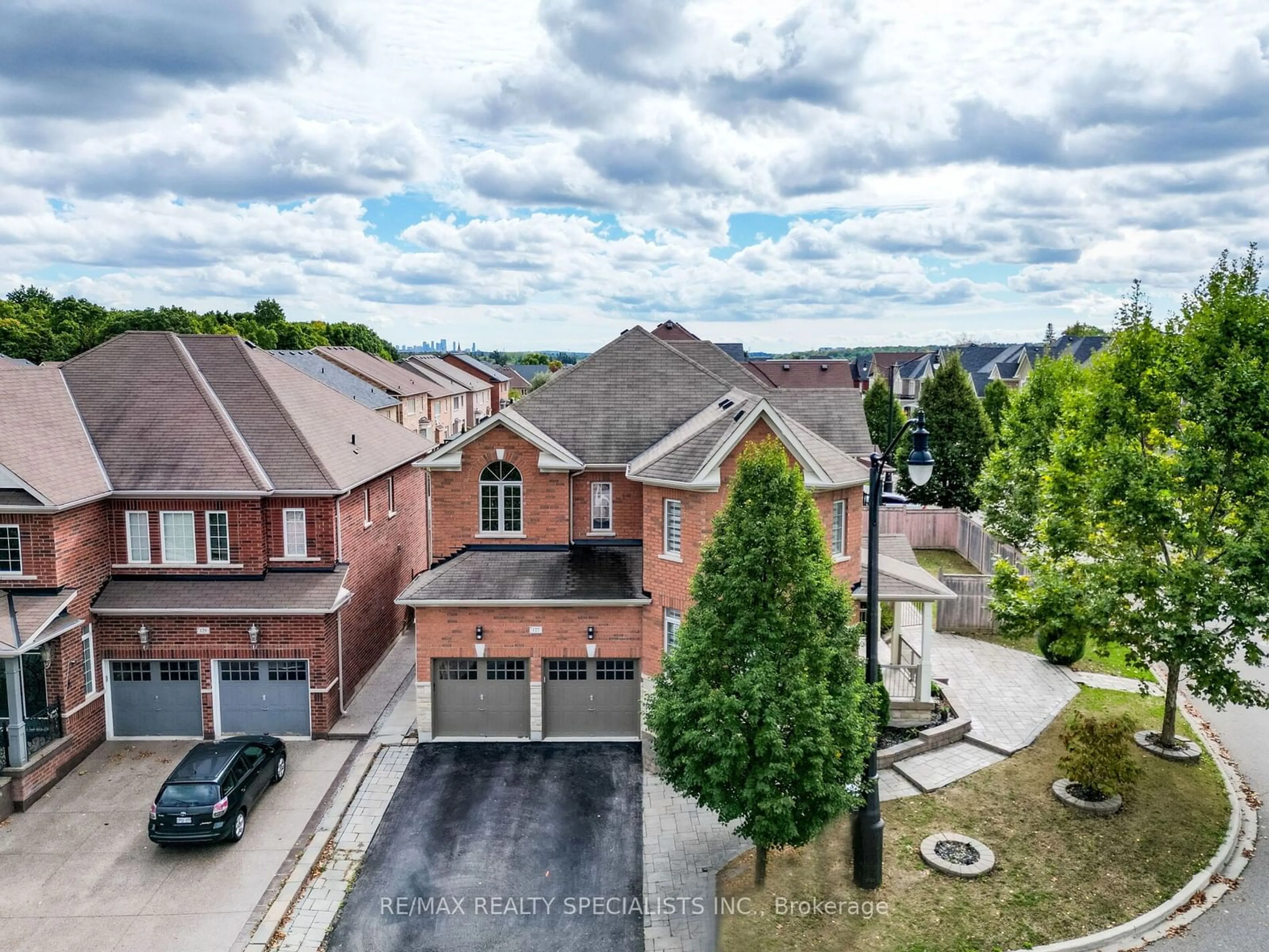 A pic from exterior of the house or condo, the street view for 127 Lloyd Sanderson Dr, Brampton Ontario L6Y 0Z9