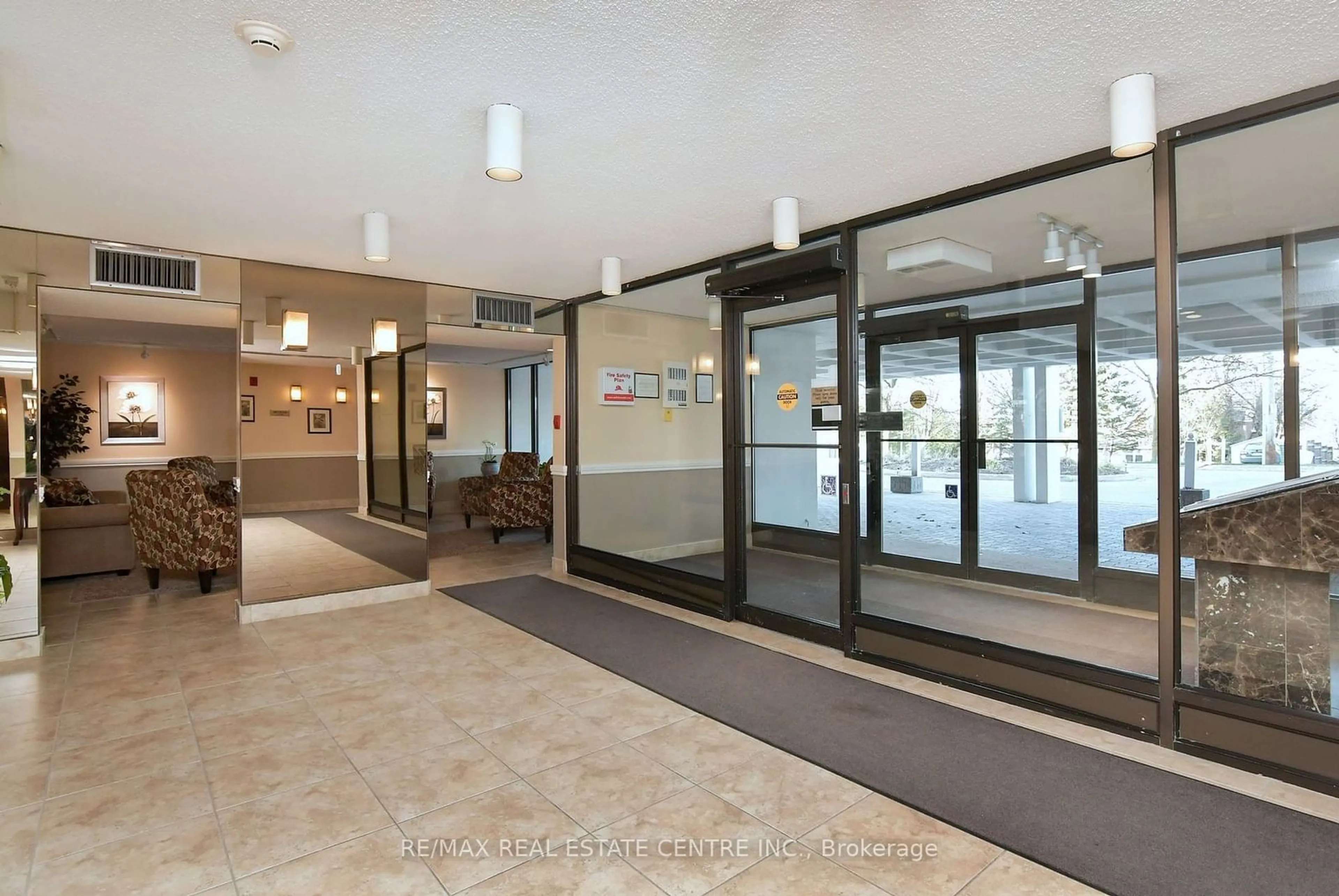 Indoor foyer for 8 Fead St #308, Orangeville Ontario L9W 3X4