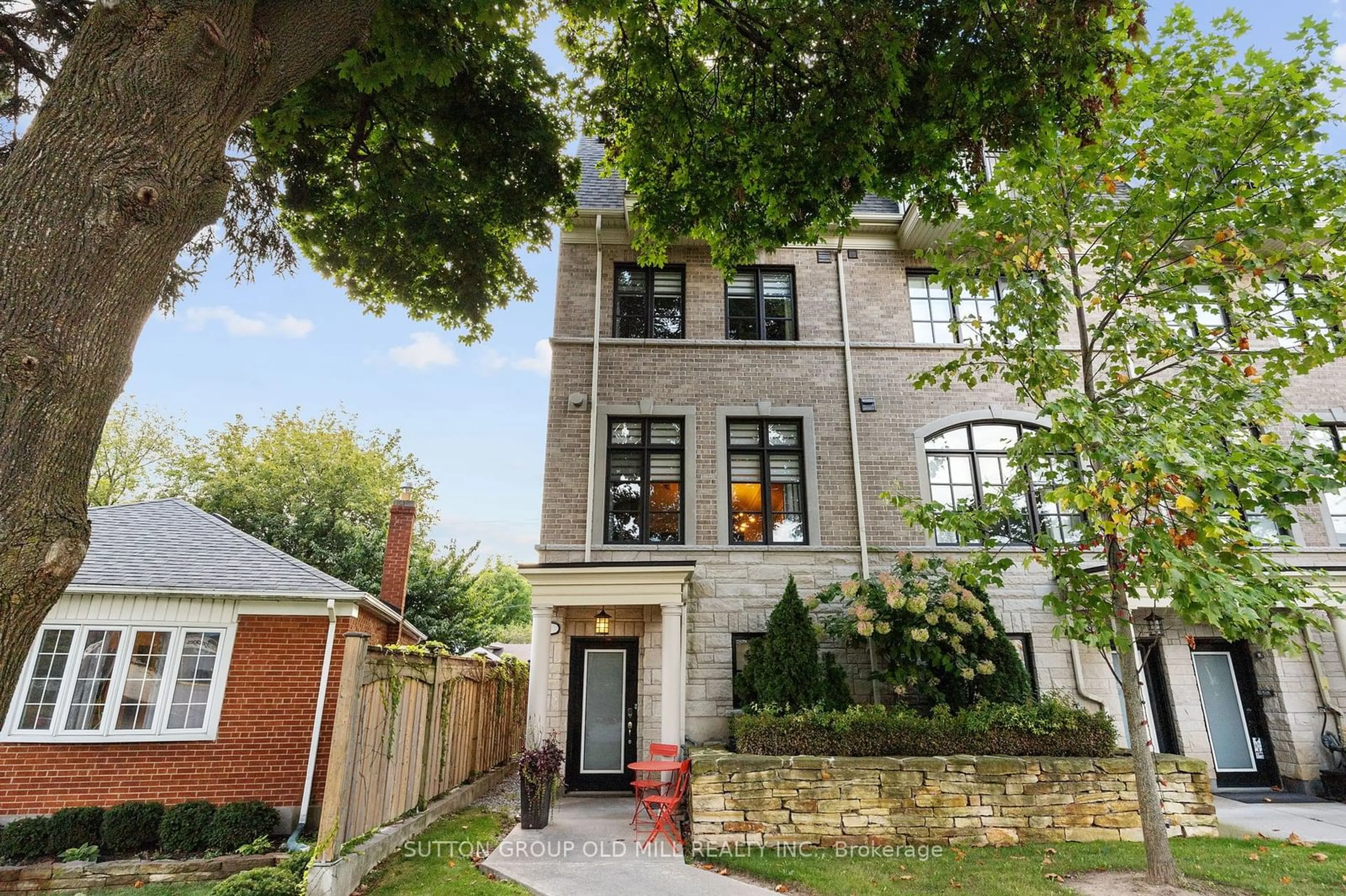 A pic from exterior of the house or condo, the front or back of building for 6B Acorn Ave, Toronto Ontario M9B 0B7