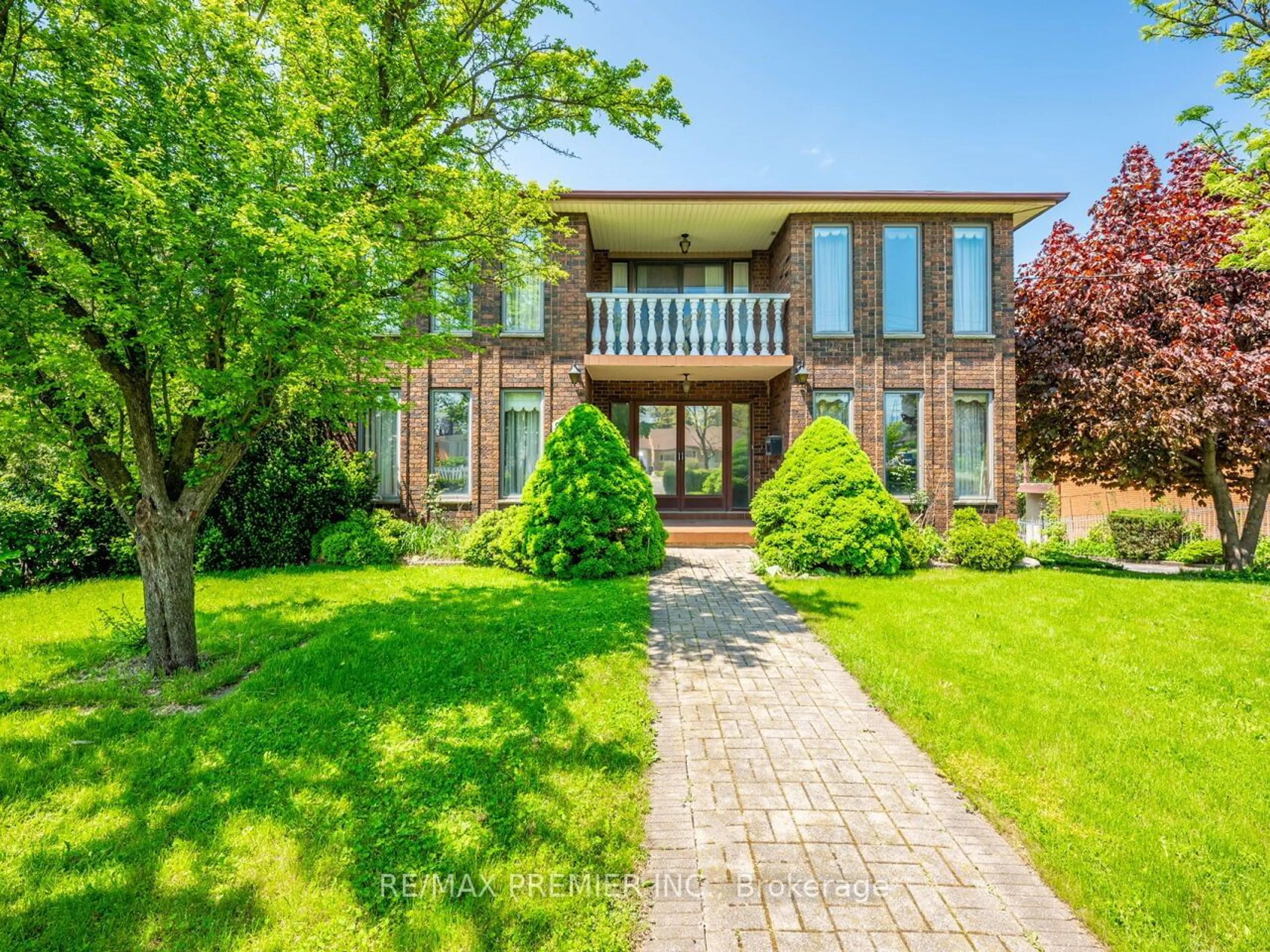 Home with brick exterior material for 2960 Weston Rd, Toronto Ontario M9M 2S7