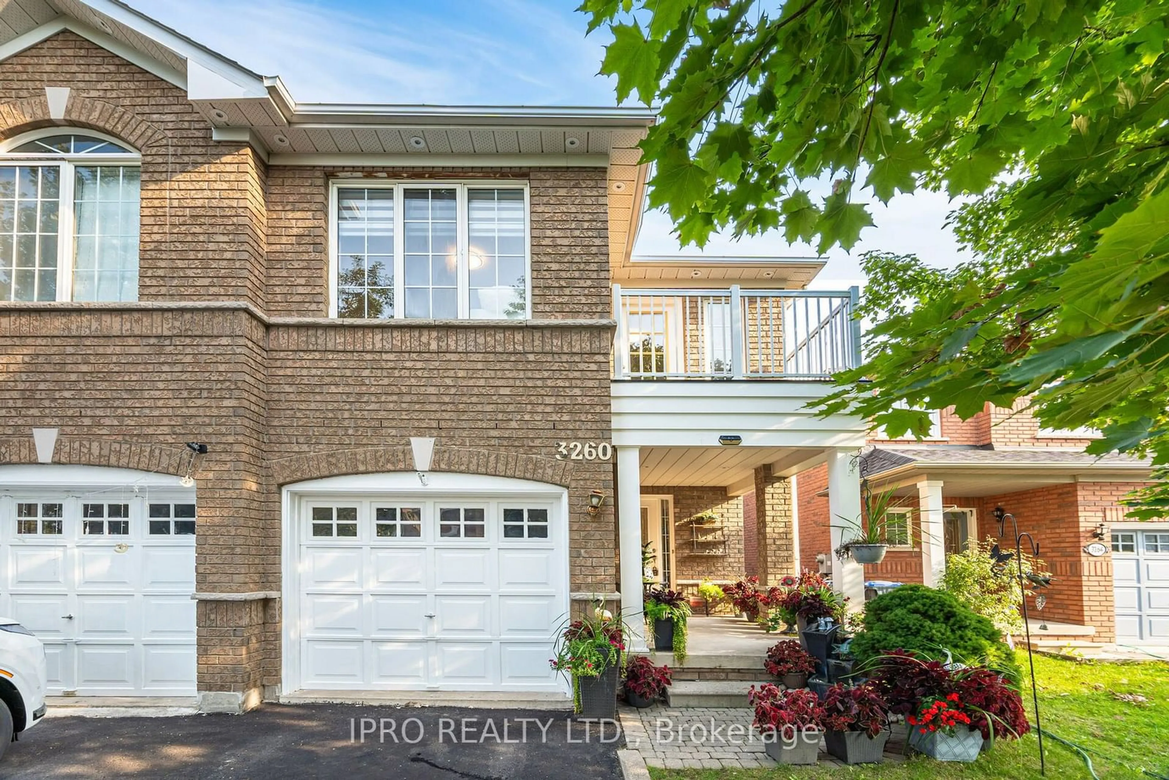 Home with brick exterior material for 3260 Carabella Way, Mississauga Ontario L5M 6T4