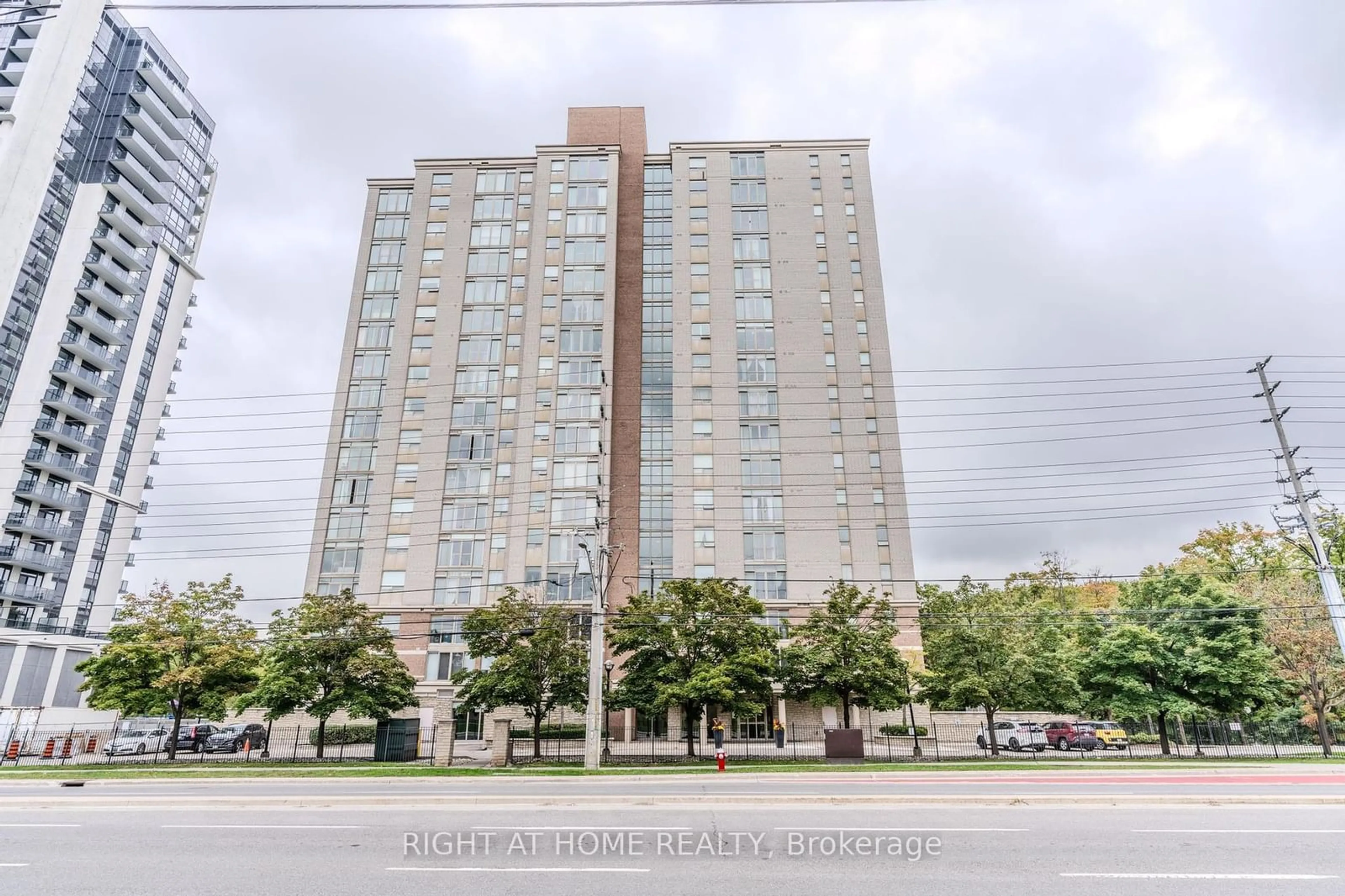 A pic from exterior of the house or condo for 200 Burnhamthorpe Rd #704, Mississauga Ontario L5A 4L4