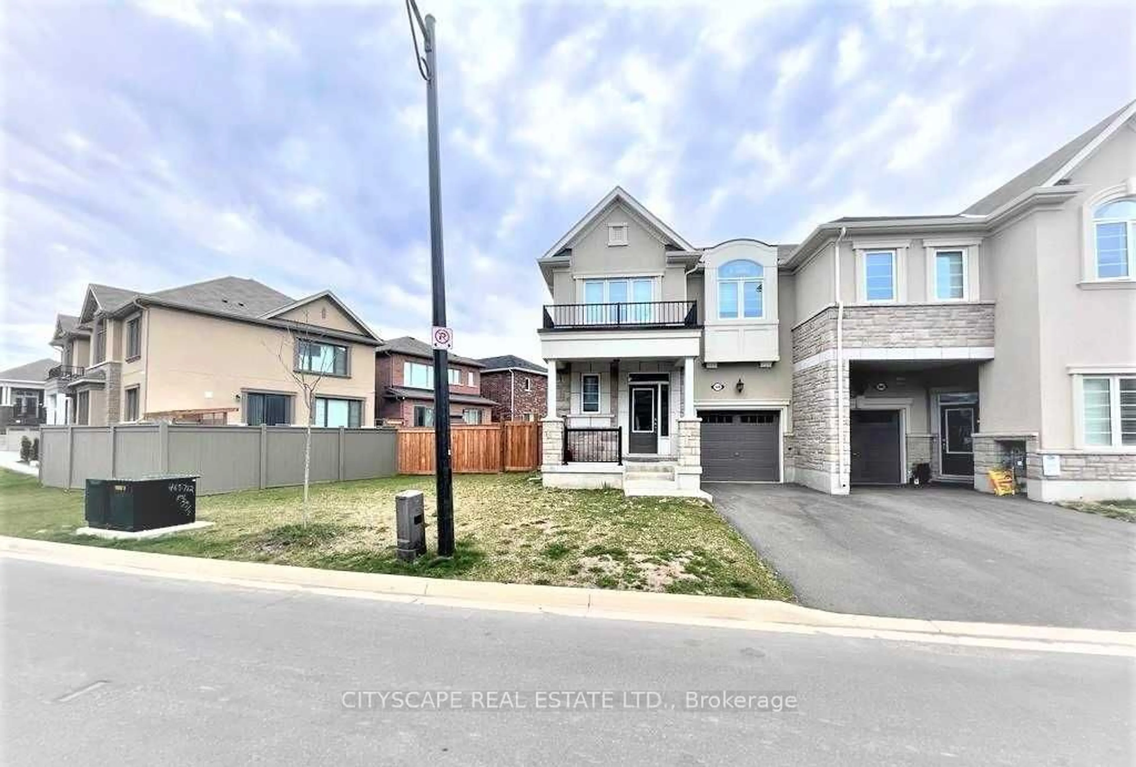 Frontside or backside of a home, the street view for 988 Cherry Crt, Milton Ontario L9E 1P8