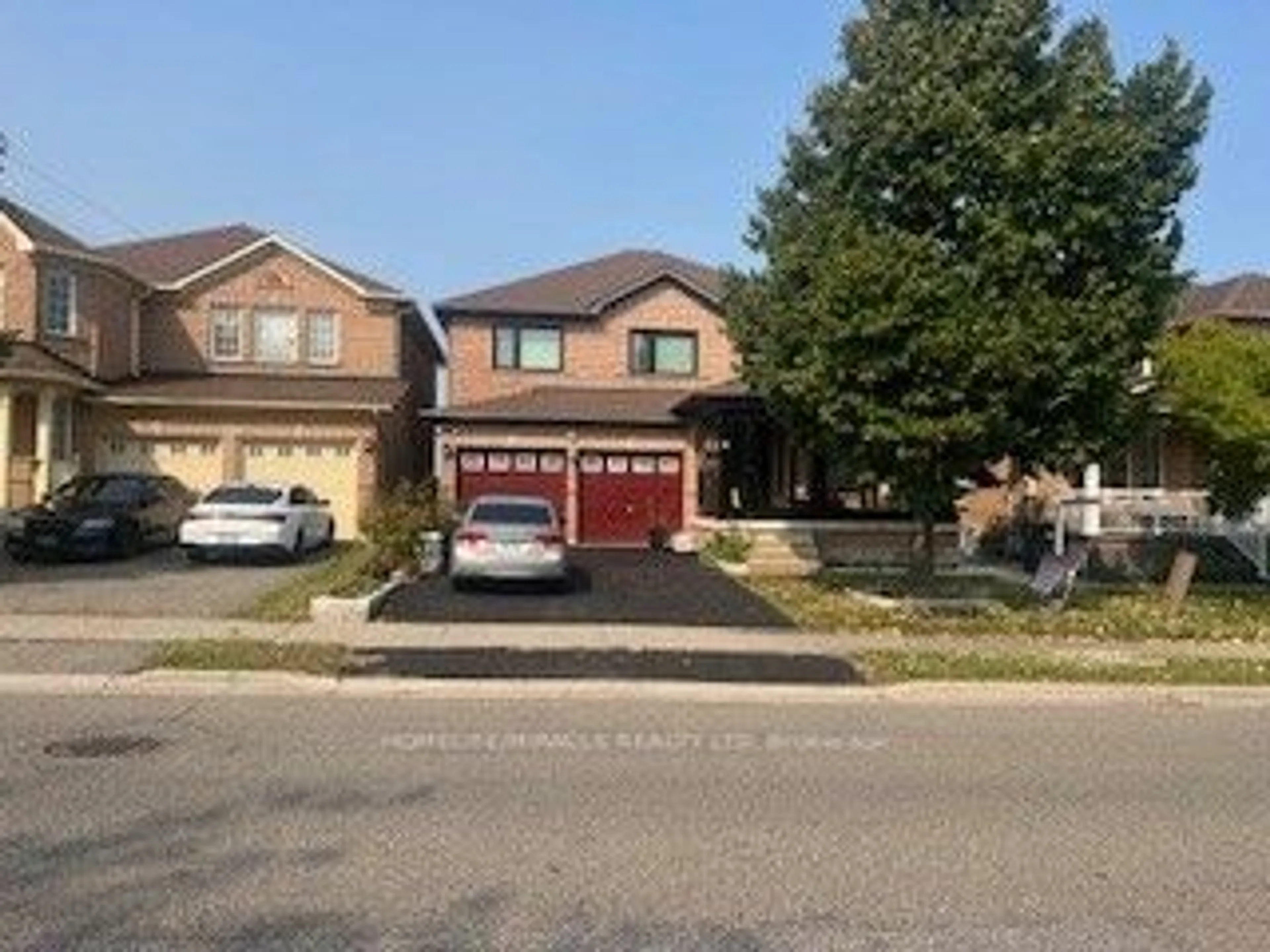 Frontside or backside of a home for 4 Fairhill Ave, Brampton Ontario L7A 2A9