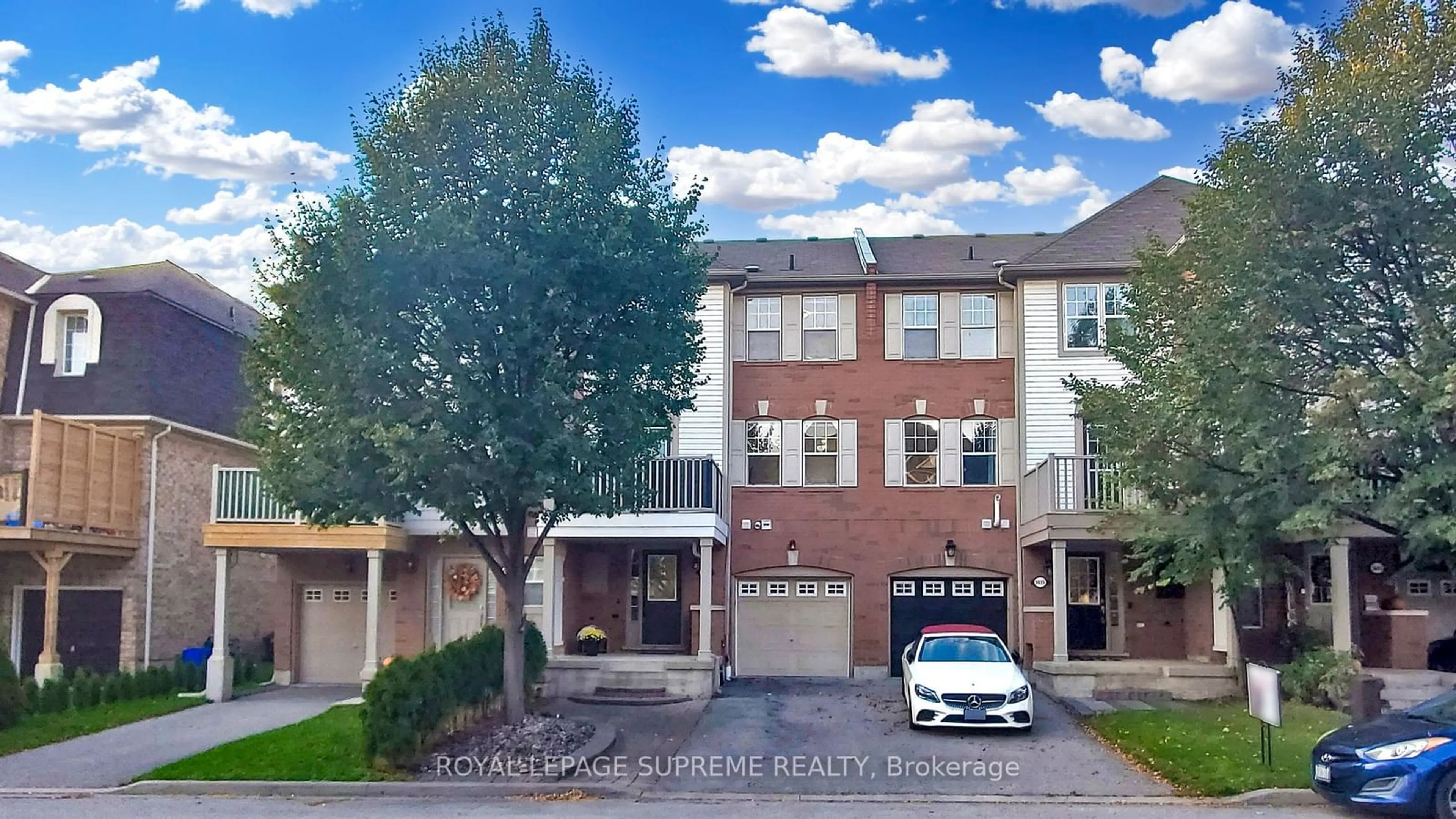 A pic from exterior of the house or condo, the street view for 3037 Dewridge Ave, Oakville Ontario L6M 5H9