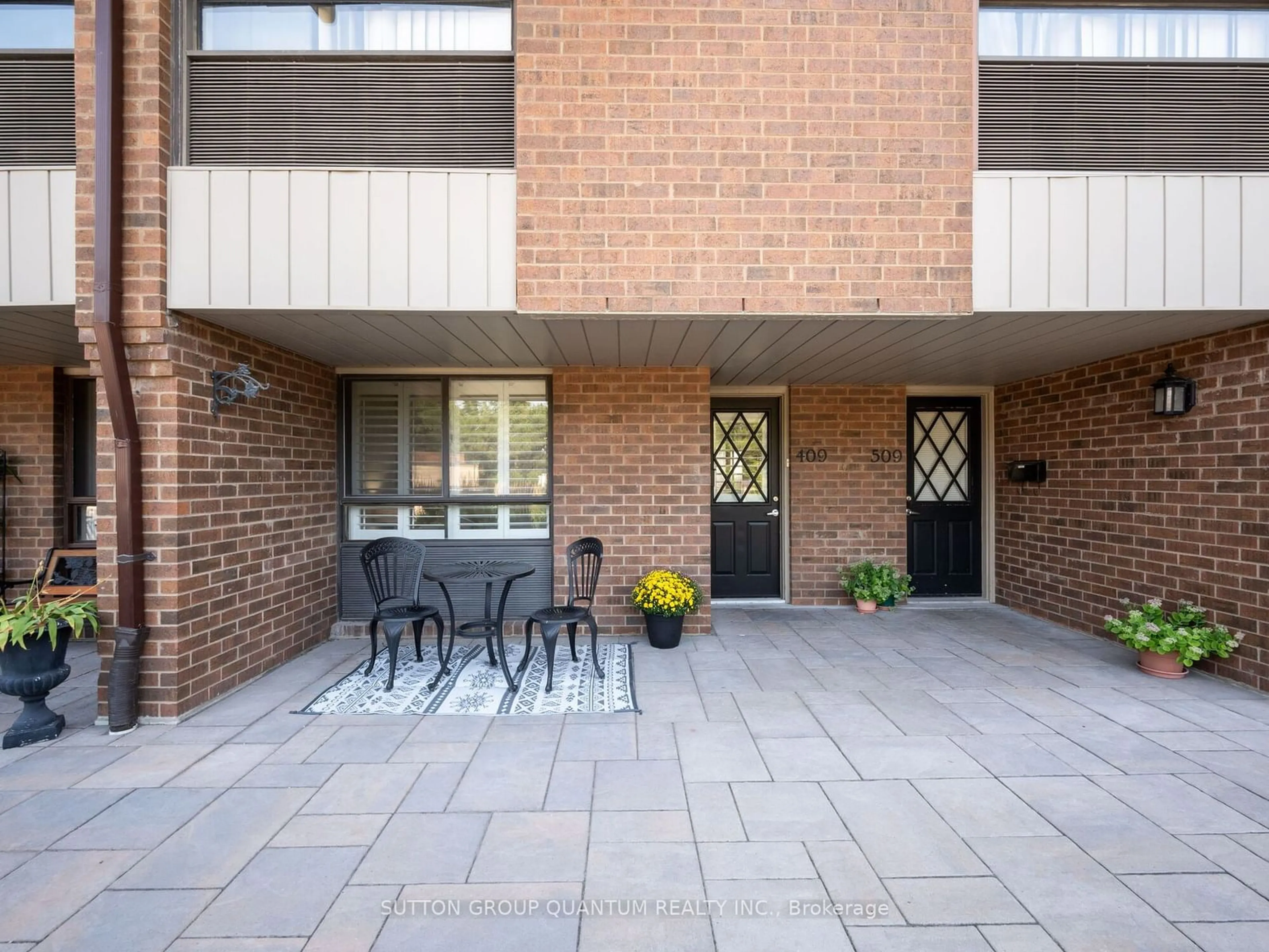 Patio, the front or back of building for 1000 Cedarglen Gate #409, Mississauga Ontario L5C 3Z5