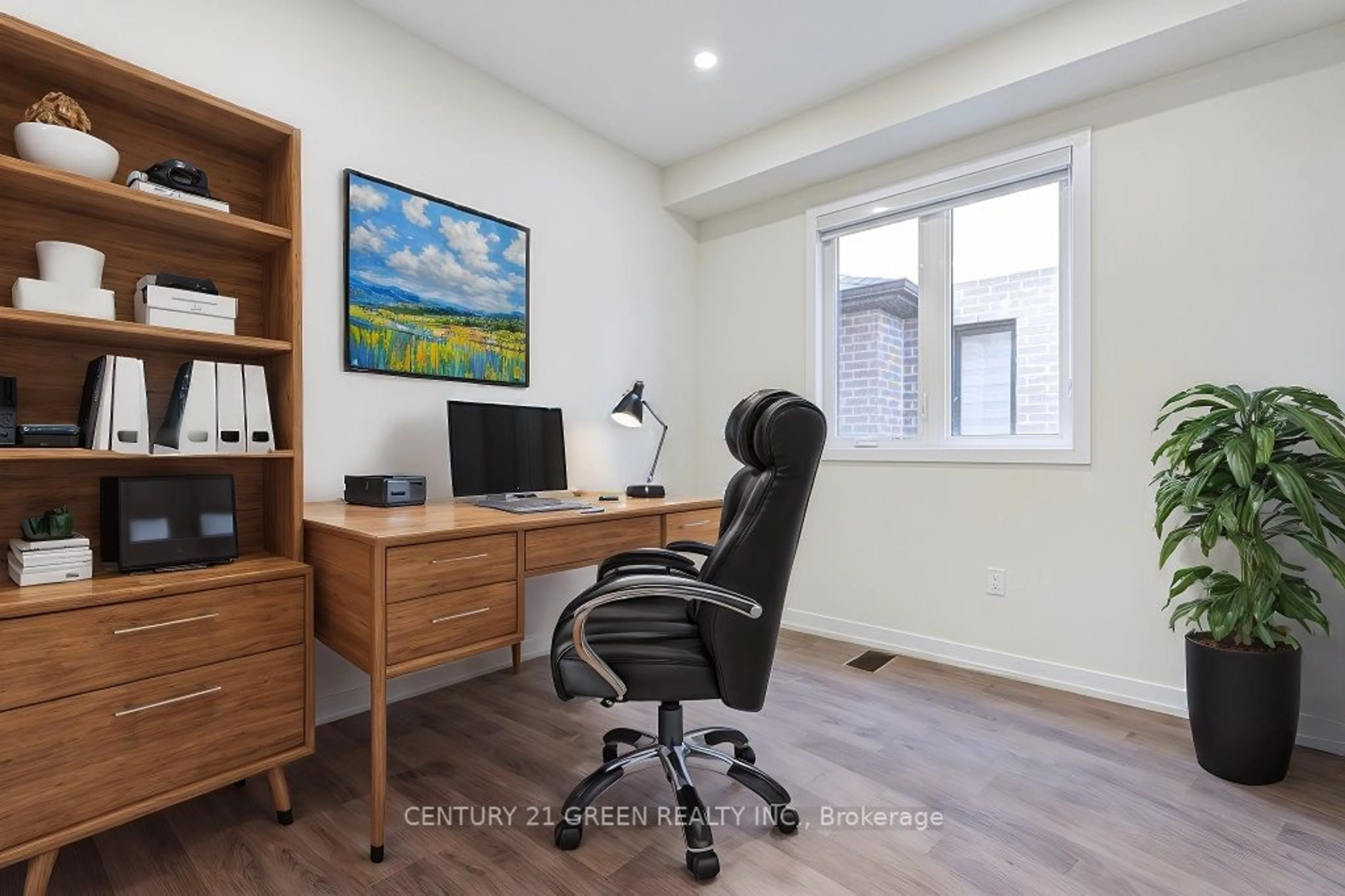 A pic of a room, wood floors for 1535 Wellwood Terr, Milton Ontario L9T 7E7