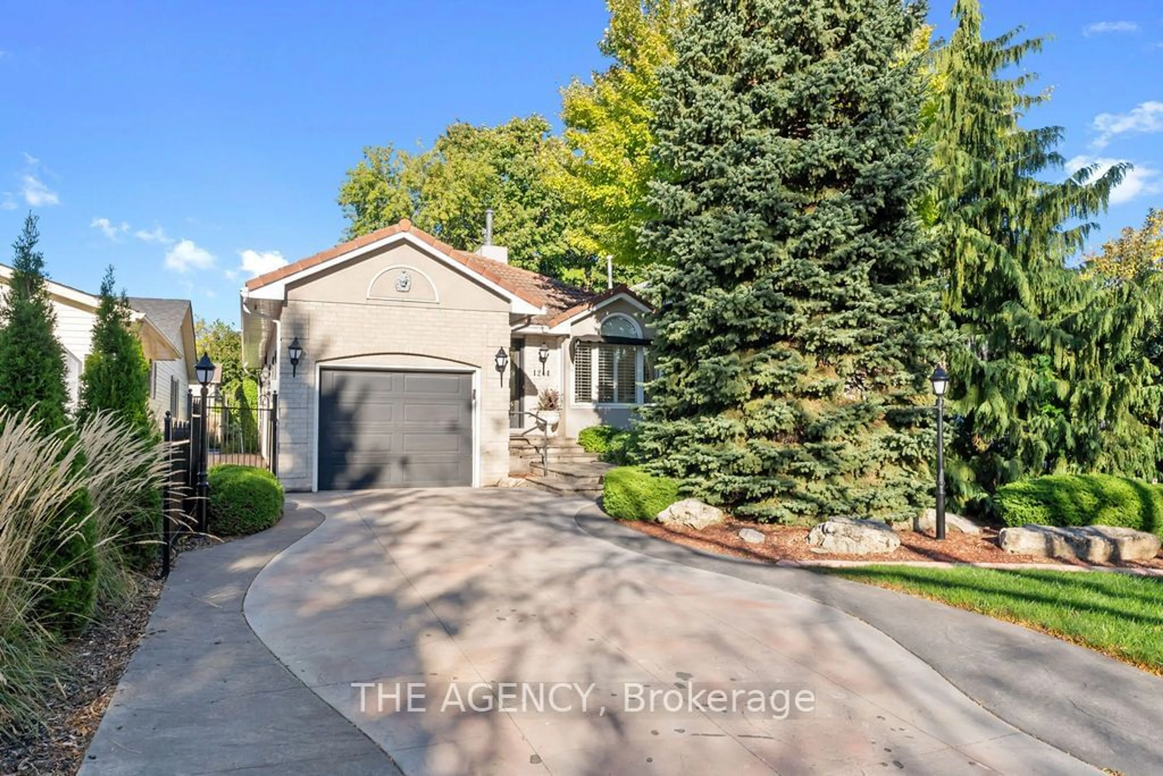 Frontside or backside of a home for 1244 Nathaniel Cres, Burlington Ontario L7S 2A7