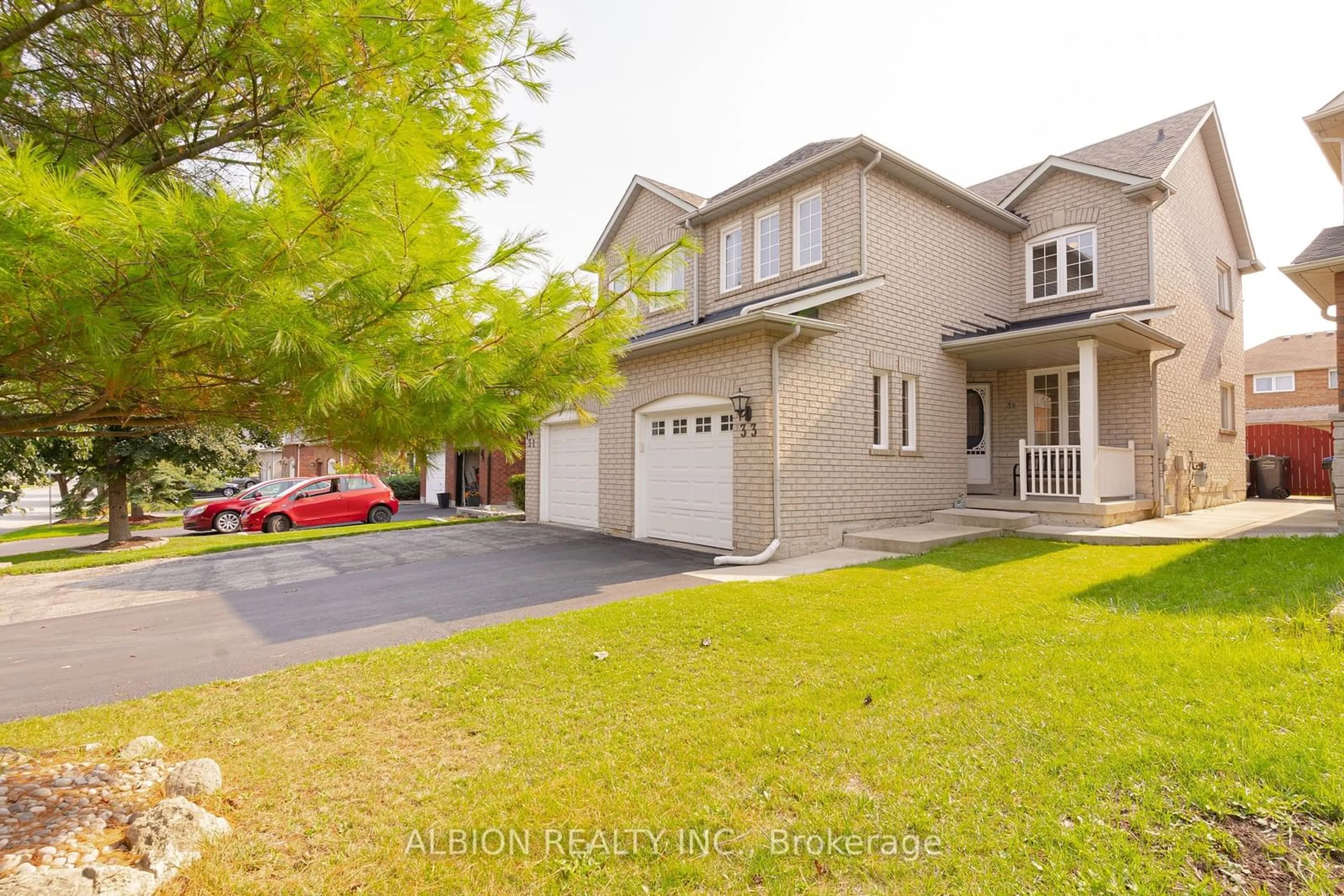 A pic from exterior of the house or condo, the street view for 33 Wakely Blvd, Caledon Ontario L7E 2H4