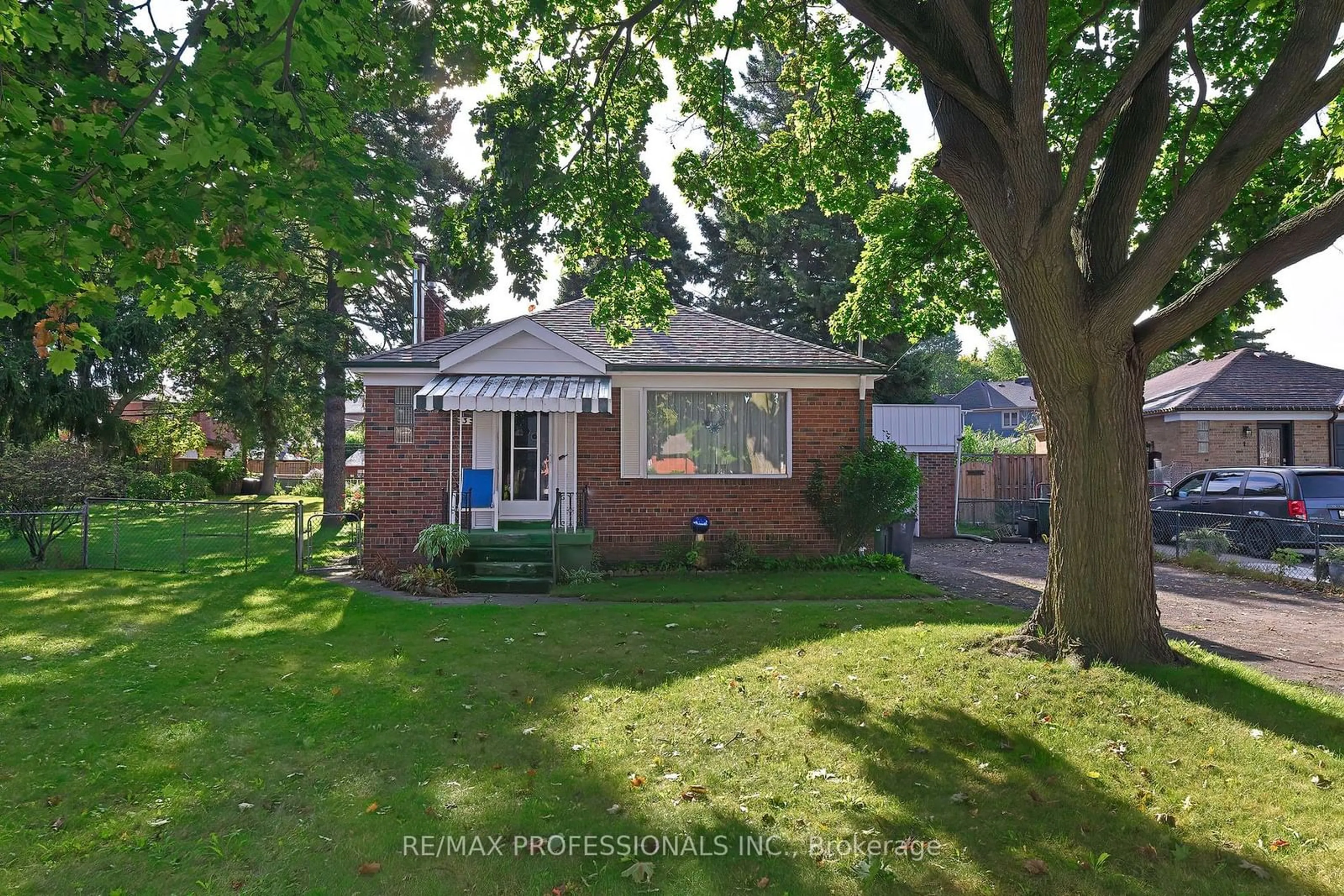 Frontside or backside of a home, cottage for 3 Sunset Ave, Toronto Ontario M8W 3Z2