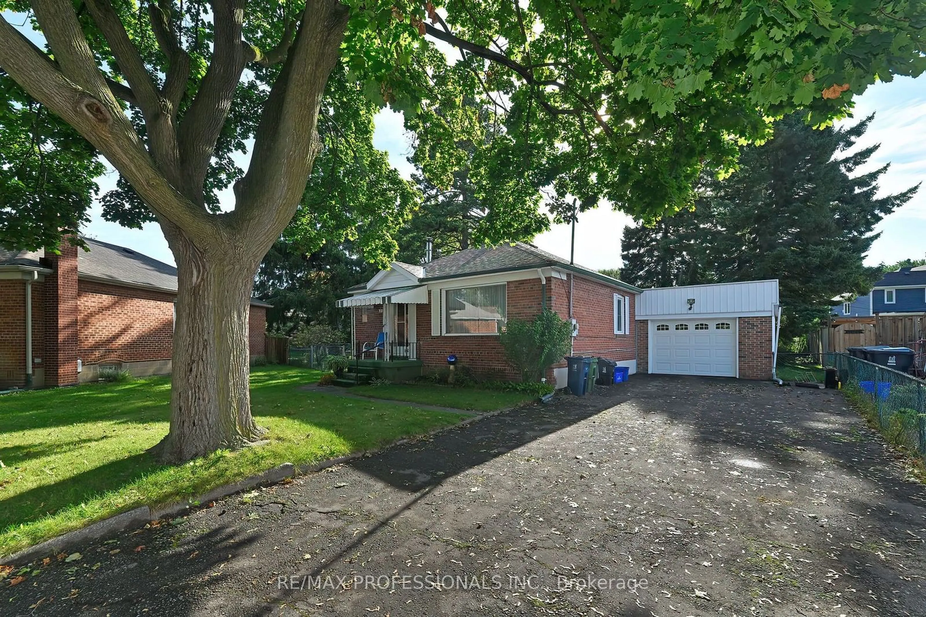 Frontside or backside of a home, the street view for 3 Sunset Ave, Toronto Ontario M8W 3Z2