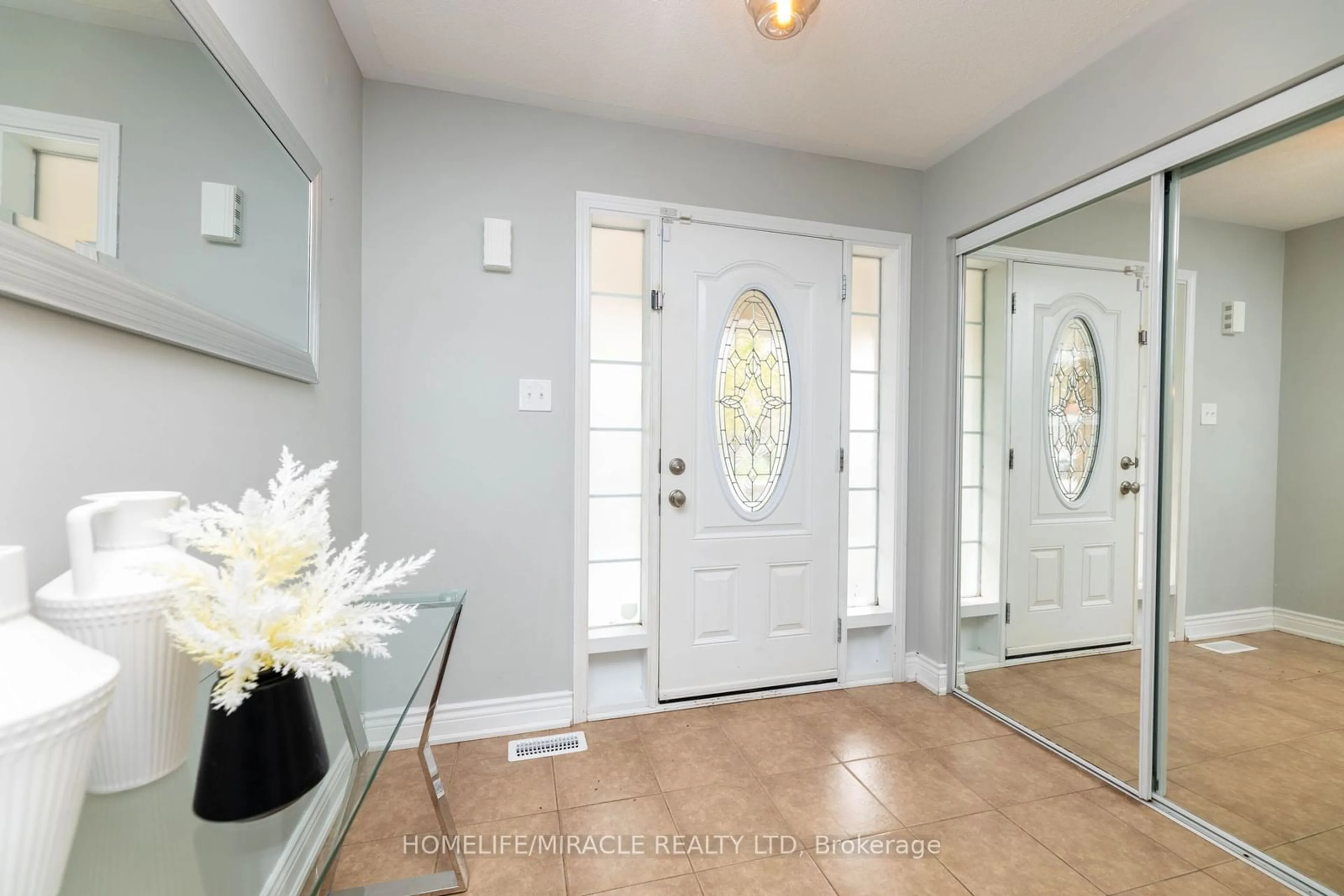 Indoor entryway for 471 Mockridge Terr, Milton Ontario L9T 7V1