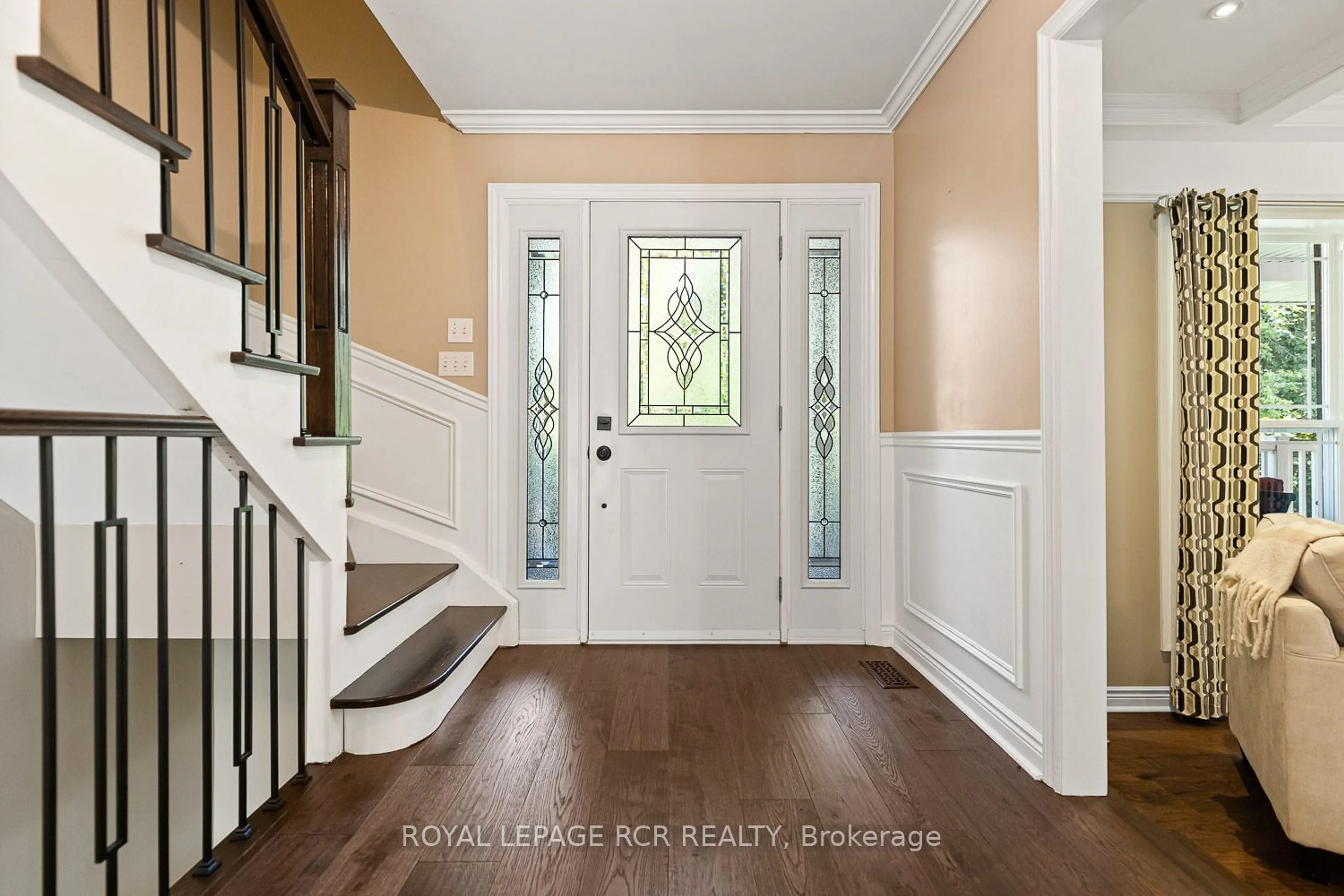 Indoor entryway, wood floors for 17882 Horseshoe Hill Rd, Caledon Ontario L7K 2B1