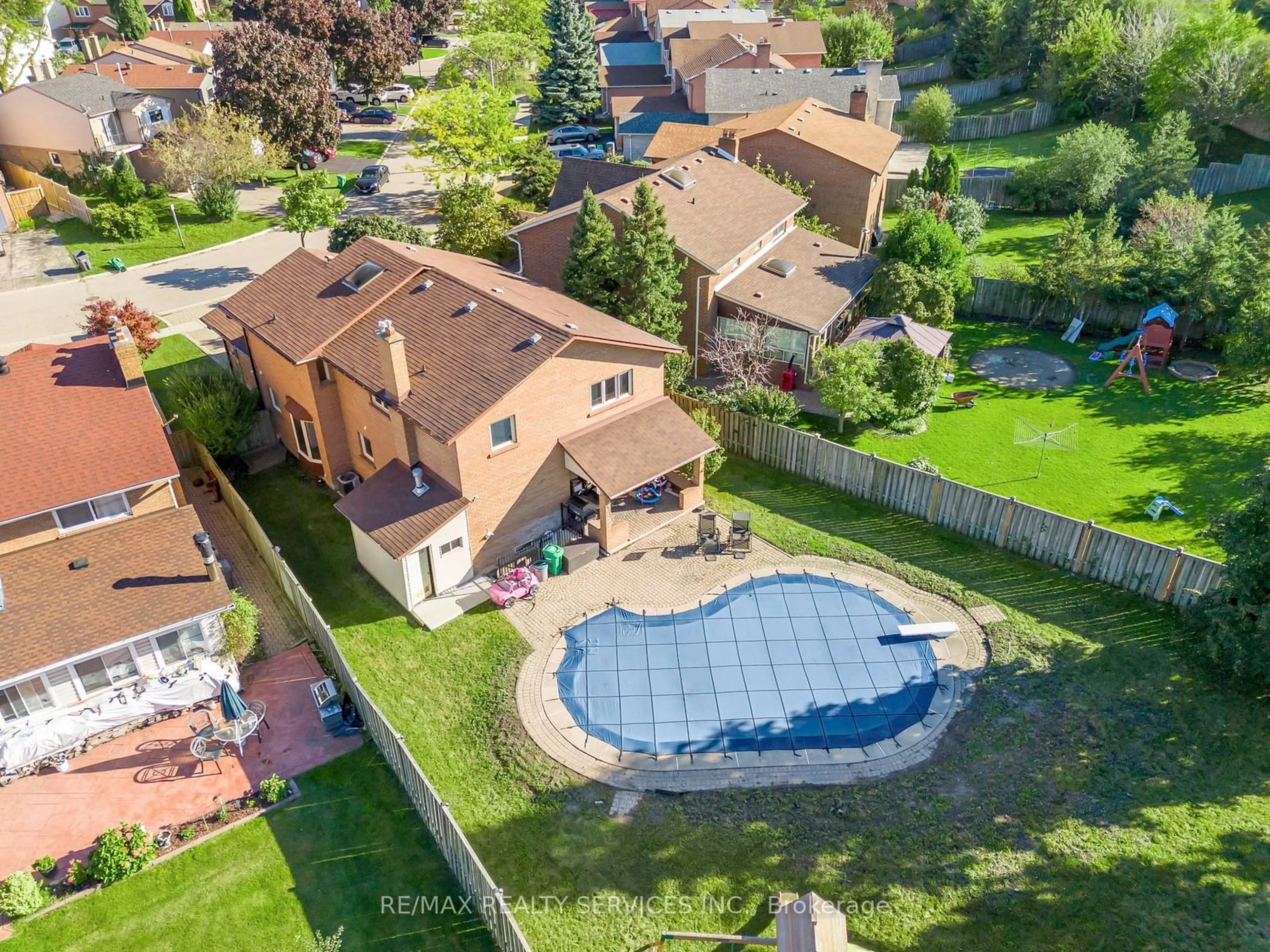 Frontside or backside of a home, the fenced backyard for 4266 Sugarbush Rd, Mississauga Ontario L5B 2X7