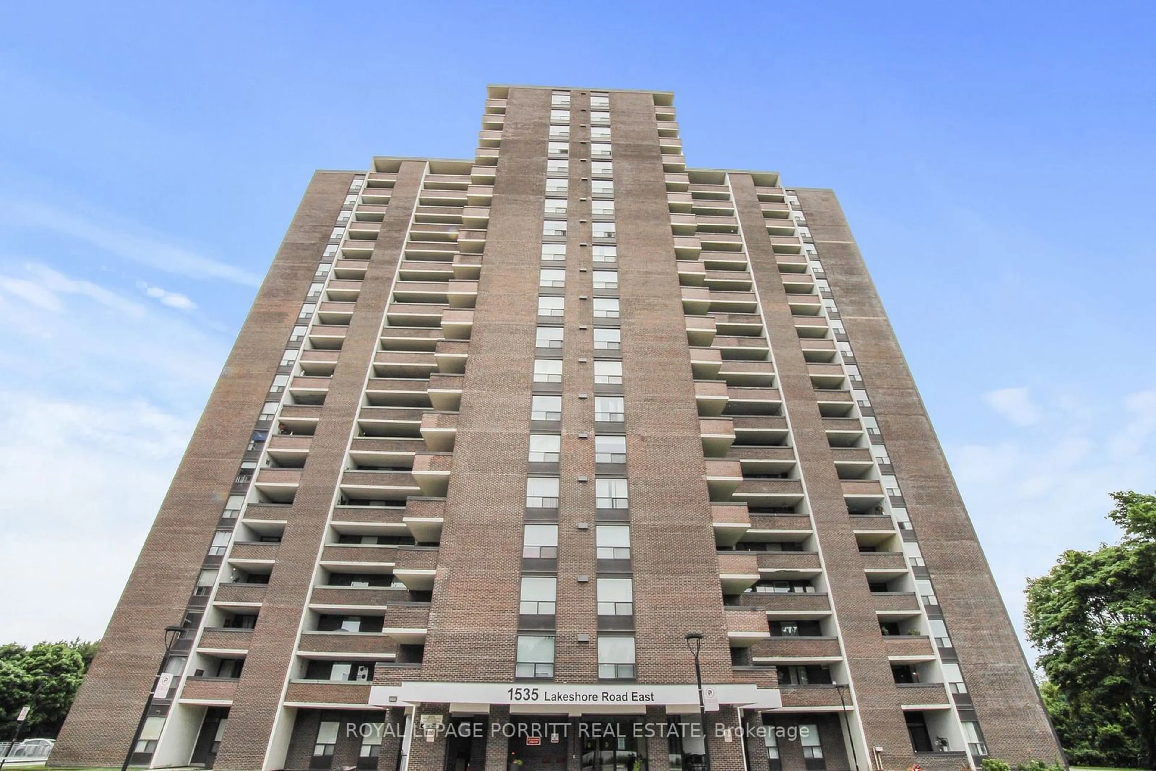 A pic from exterior of the house or condo for 1535 Lakeshore Rd #510, Mississauga Ontario L5E 3E2