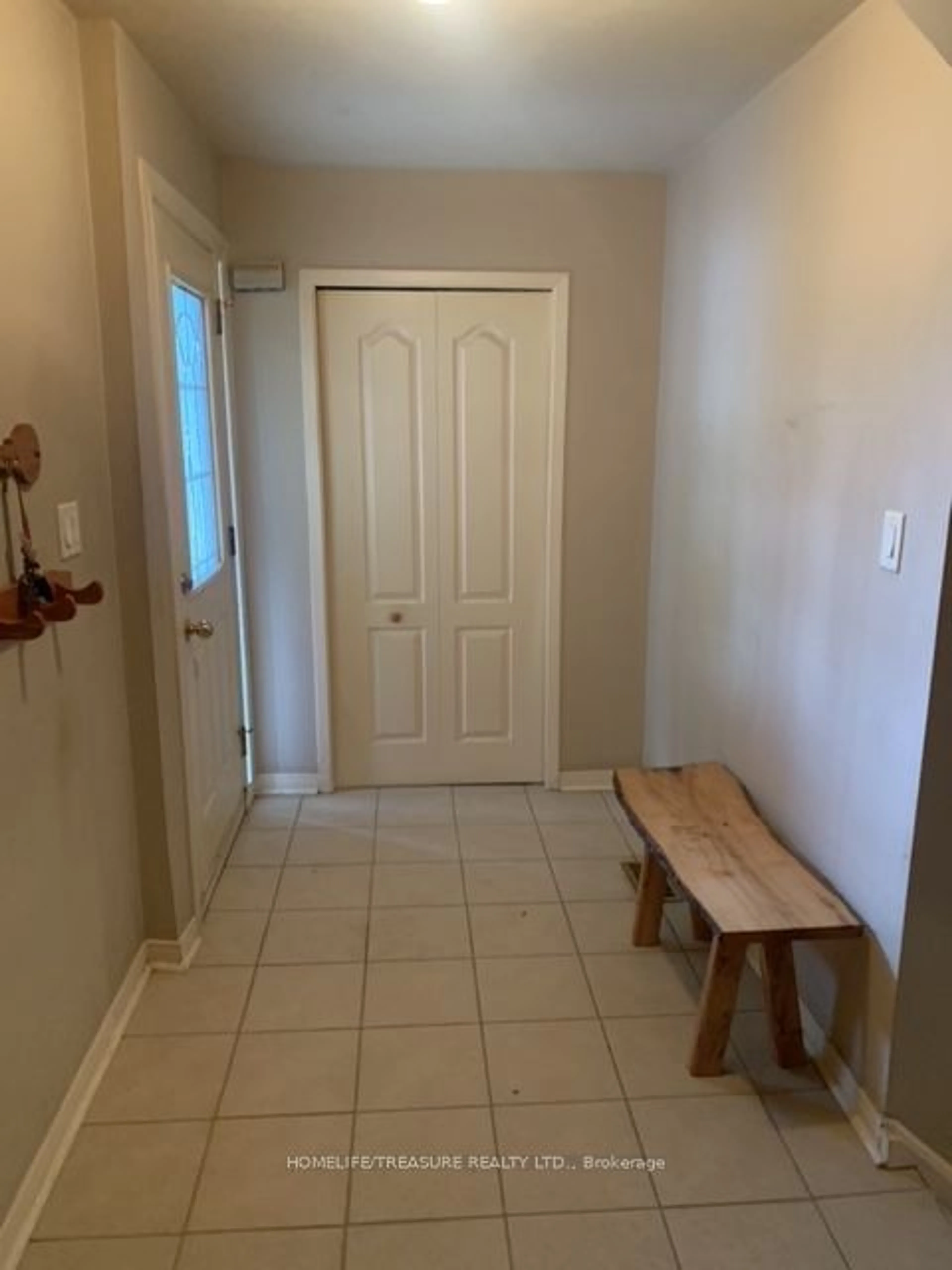 Indoor entryway, not visible floor for 2873 WINDJAMMER Rd, Mississauga Ontario L5L 1T4