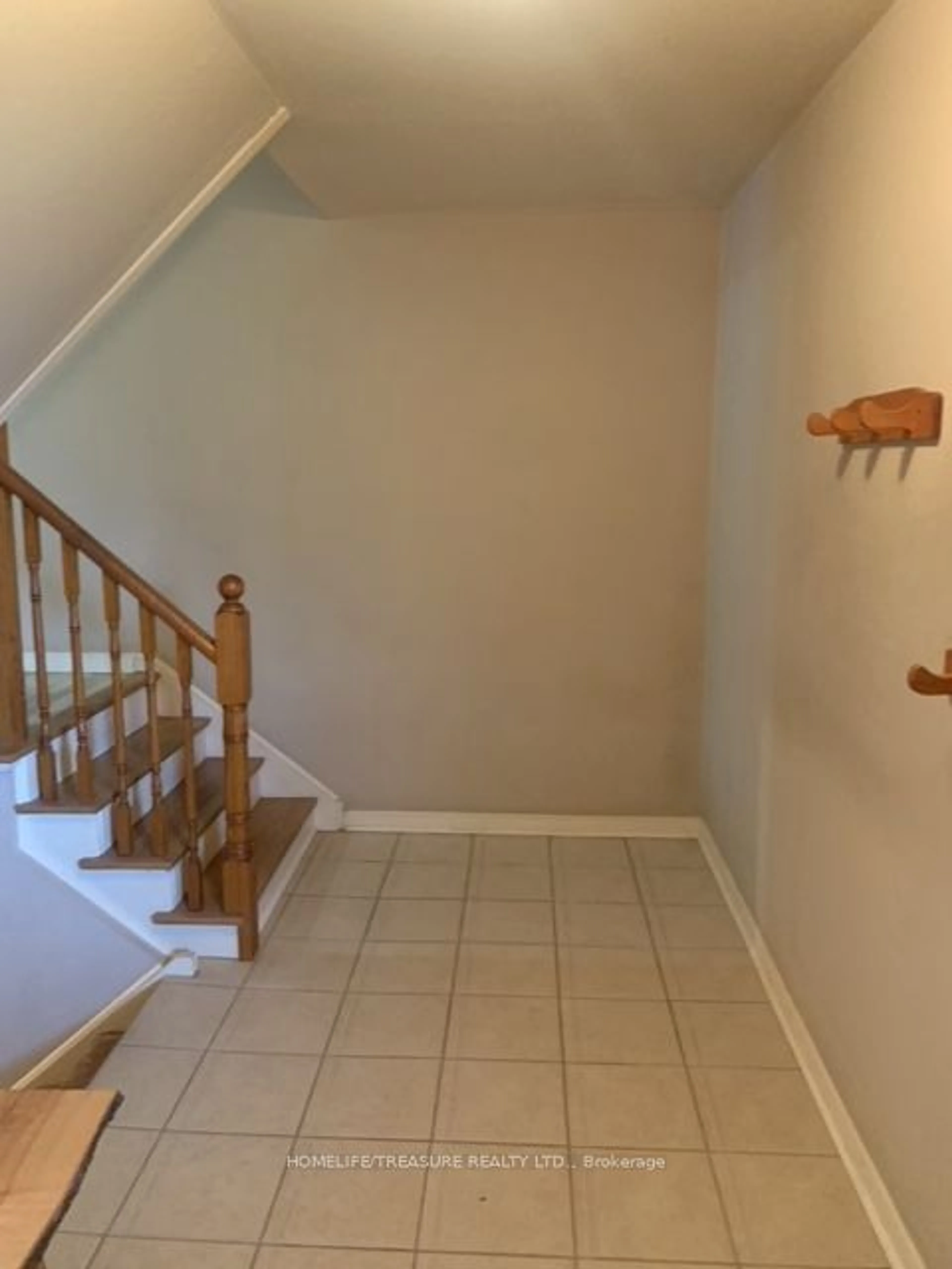 Indoor entryway, not visible floor for 2873 WINDJAMMER Rd, Mississauga Ontario L5L 1T4