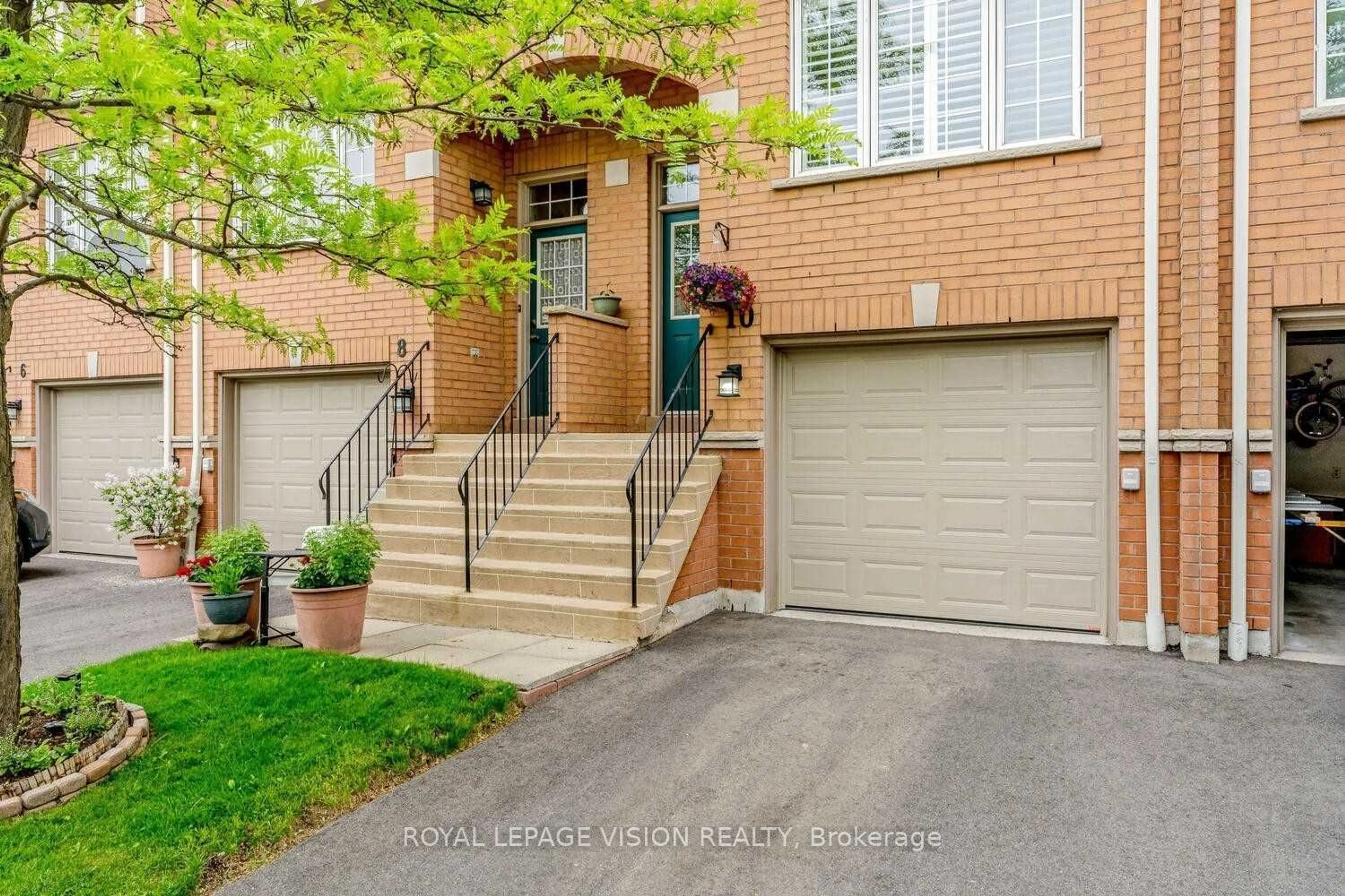 A pic from exterior of the house or condo, cottage for 5030 Heatherleigh Ave #10, Mississauga Ontario L5V 2G7