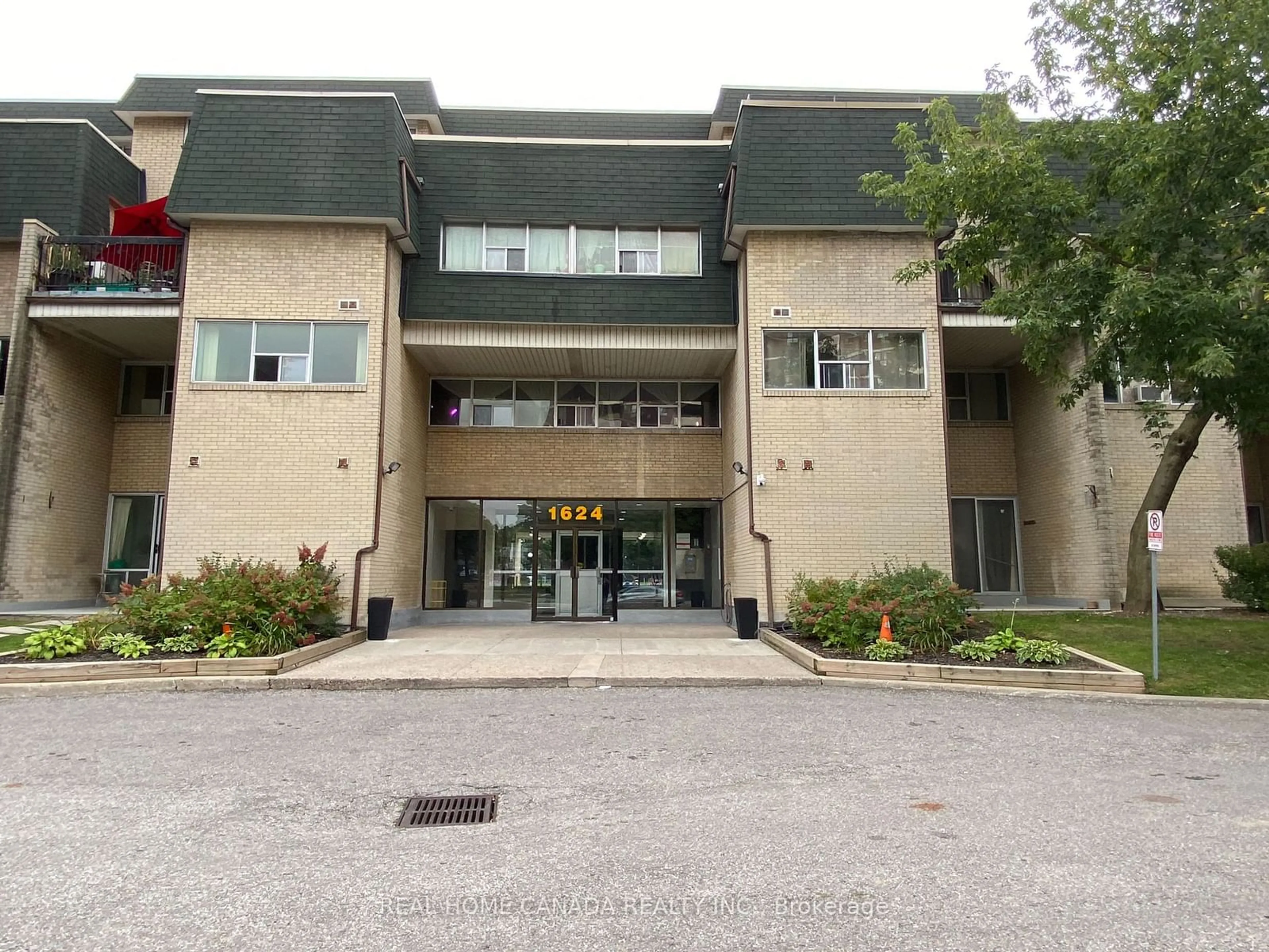 Outside view for 1624 Bloor St #57, Mississauga Ontario L4X 2S2