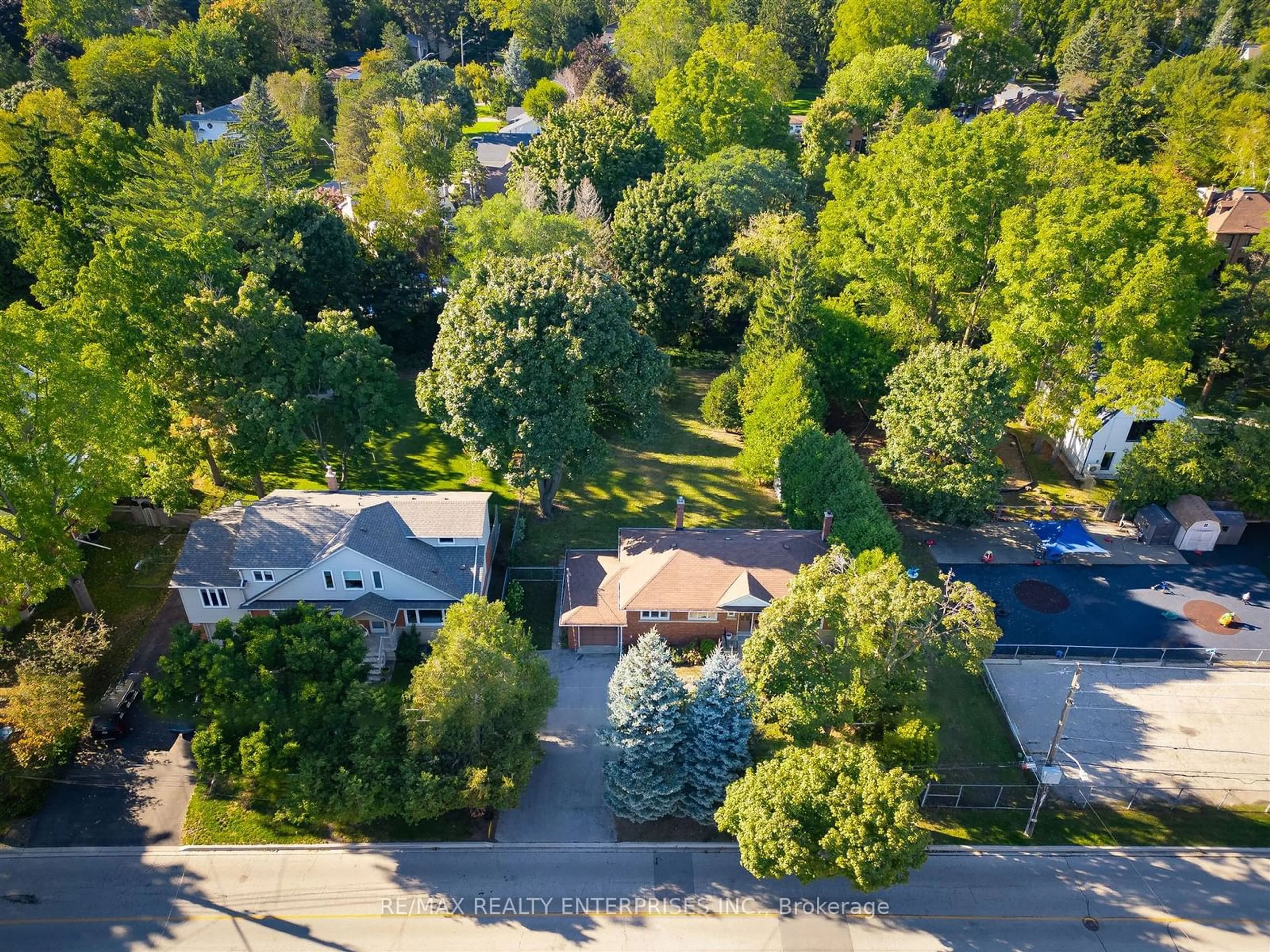 Frontside or backside of a home, the street view for 1795 Balsam Ave, Mississauga Ontario L5J 1L3