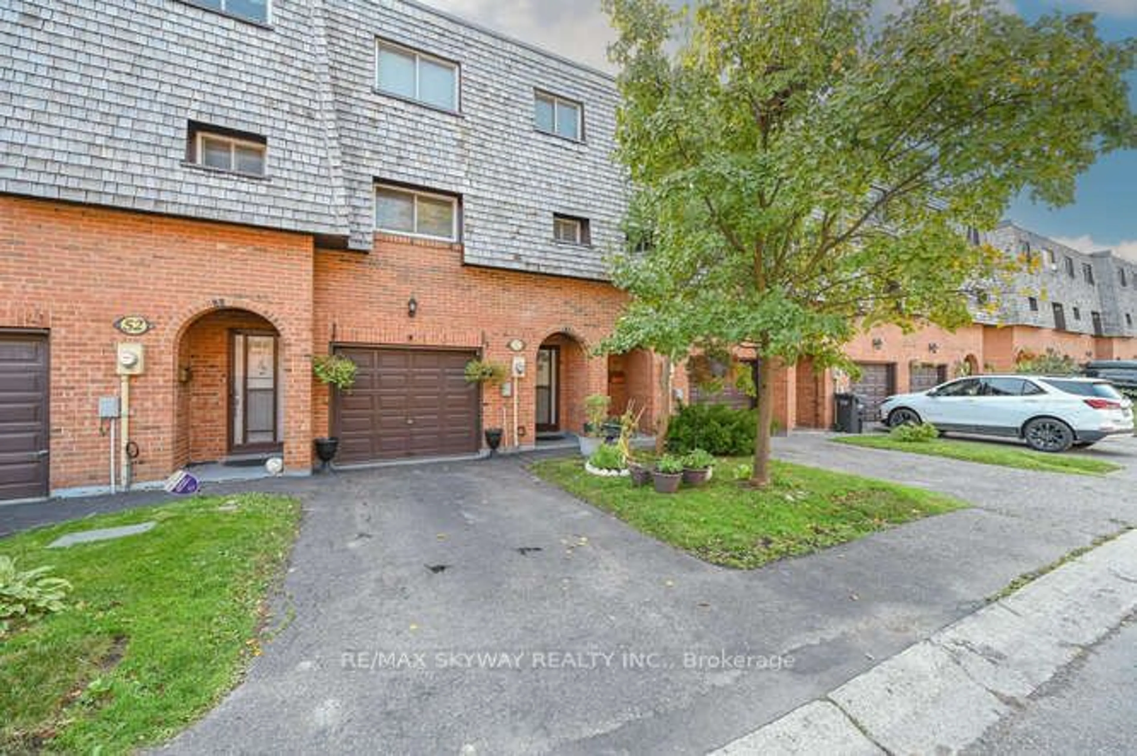 A pic from exterior of the house or condo, the street view for 51 Briar Path, Brampton Ontario L6T 2A3