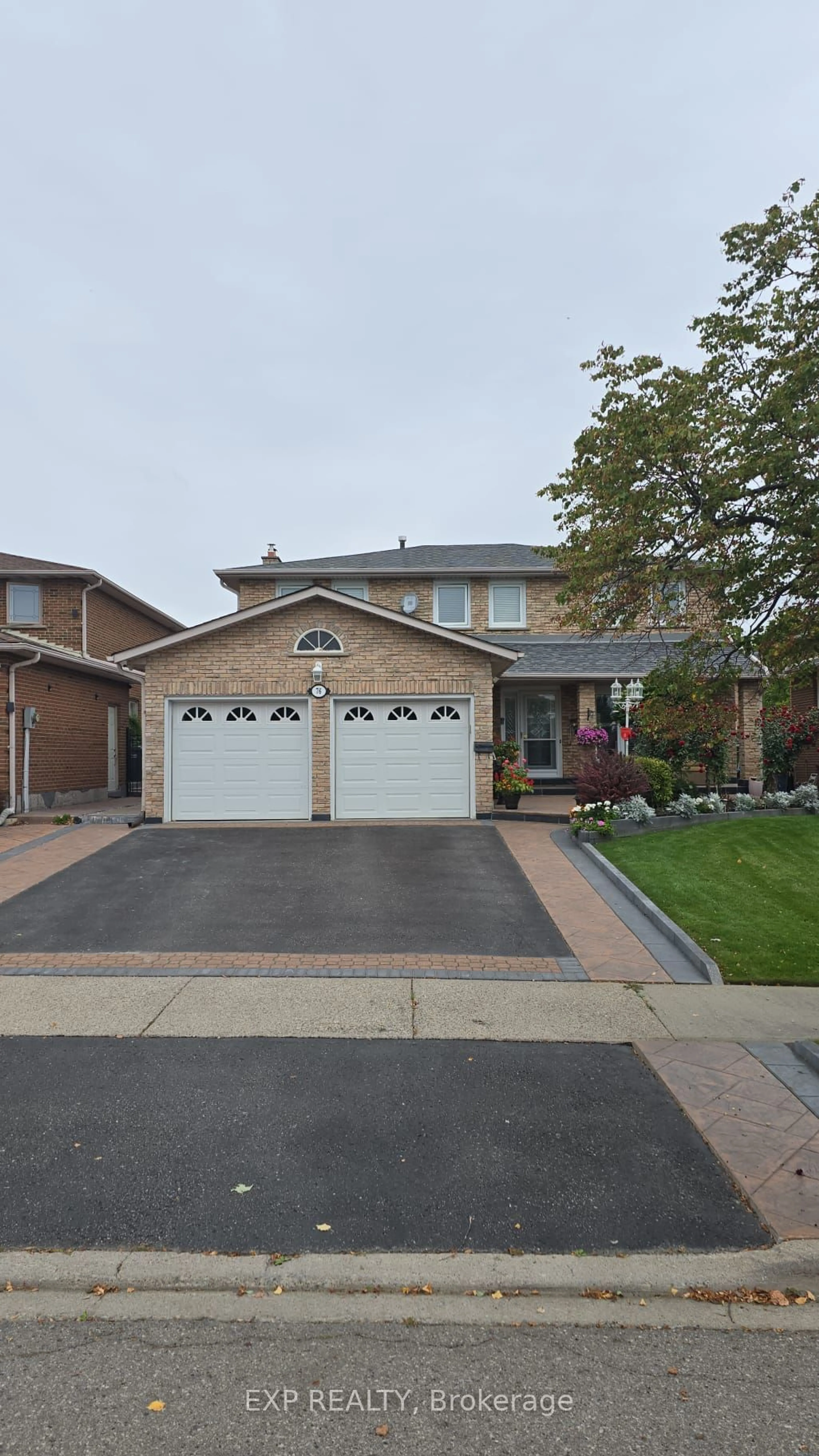 Frontside or backside of a home for 76 Panorama Cres, Brampton Ontario L6S 3T9