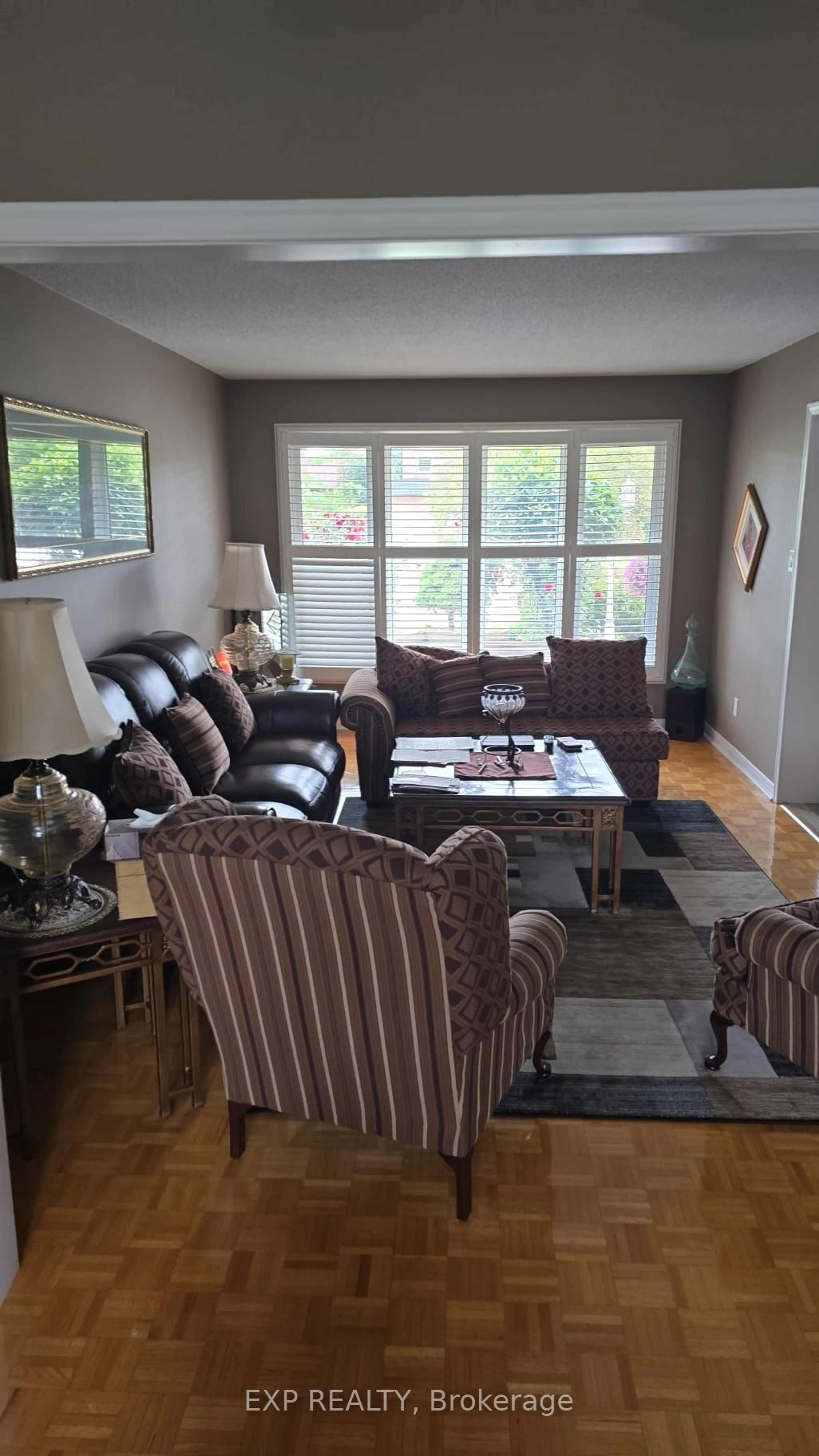 Living room for 76 Panorama Cres, Brampton Ontario L6S 3T9