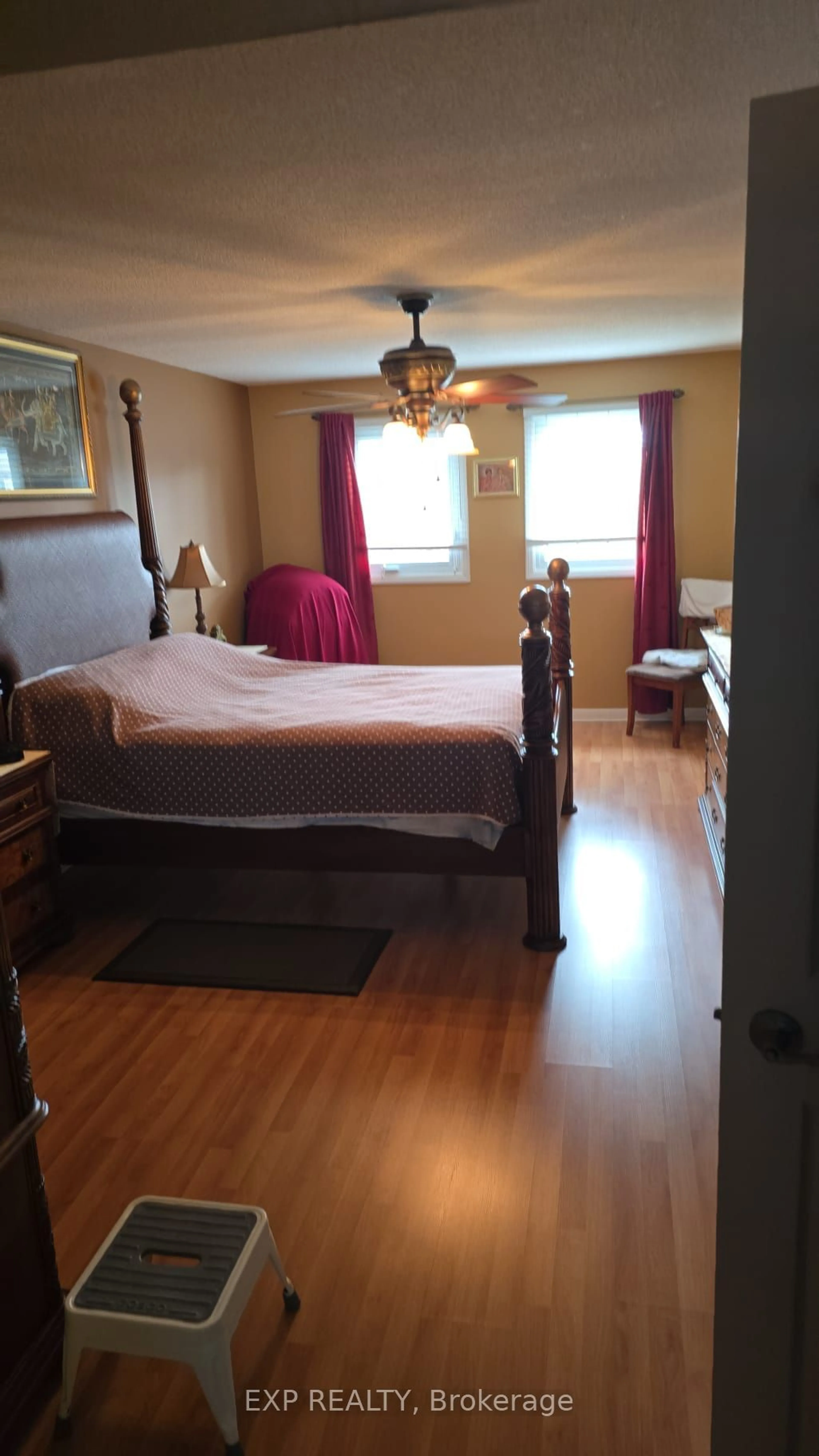 A pic of a room, wood floors for 76 Panorama Cres, Brampton Ontario L6S 3T9