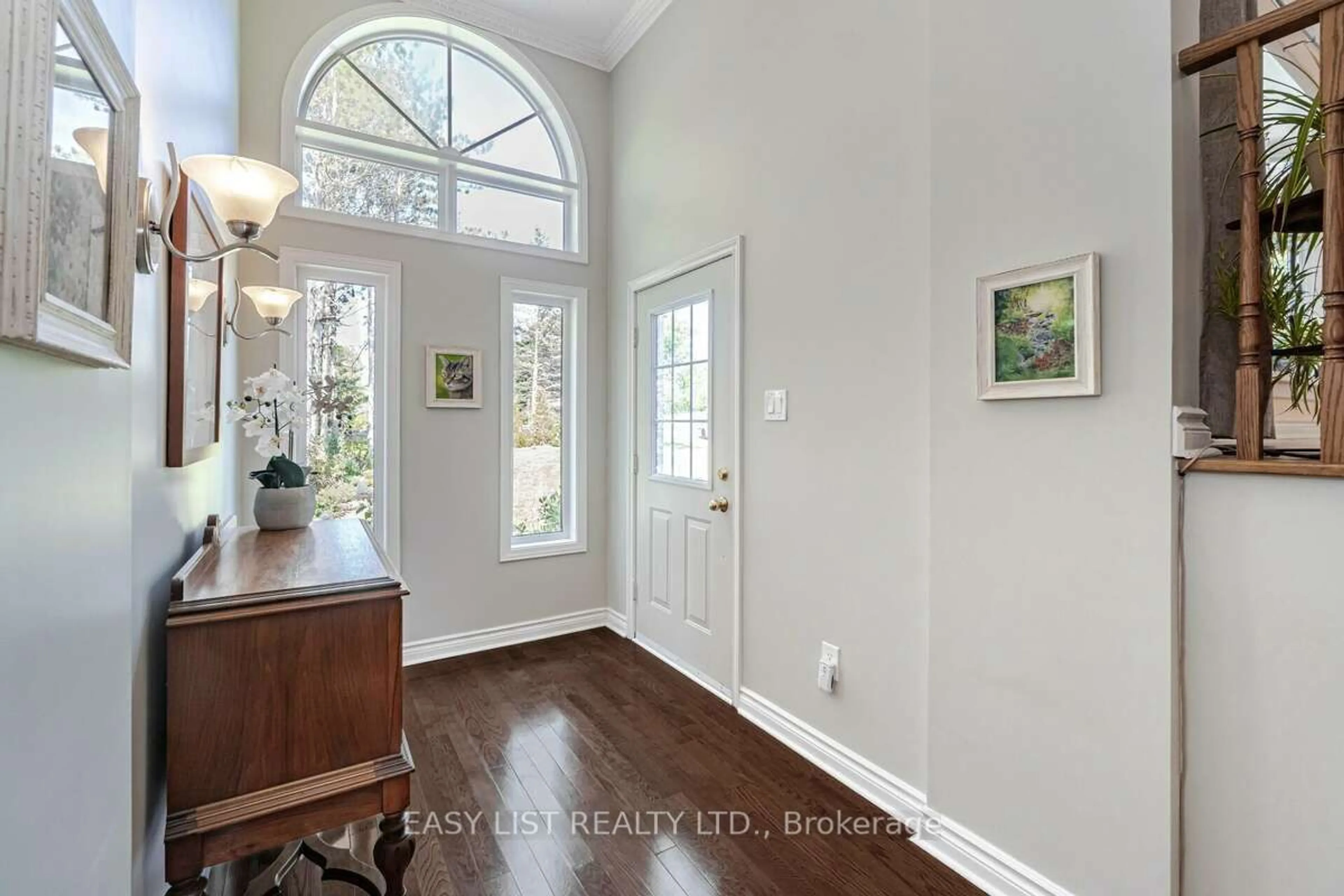 Indoor entryway, wood floors for 16258 Humber Station Rd, Caledon Ontario L7E 0Y9