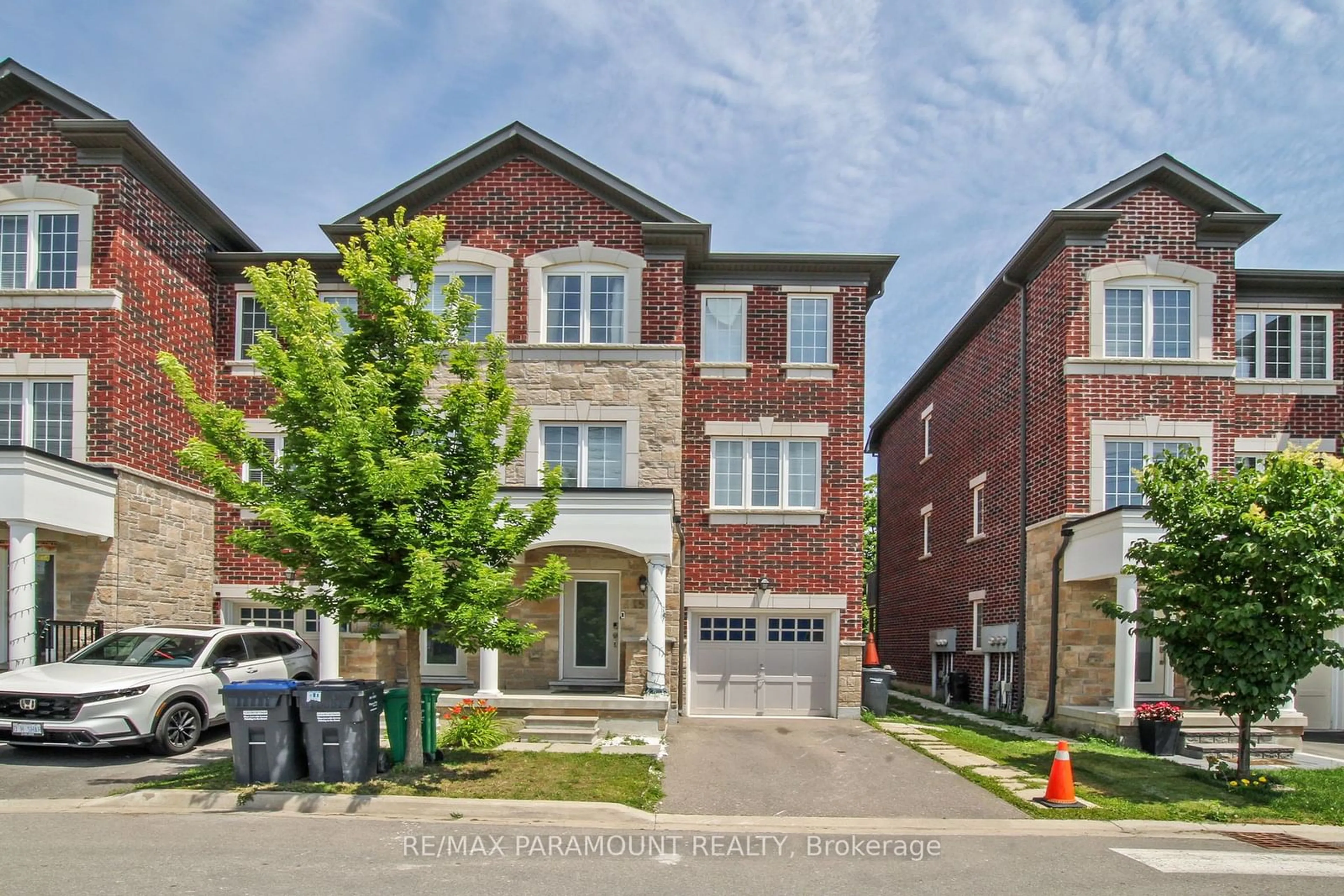 A pic from exterior of the house or condo for 15 Autumnwood Ave, Brampton Ontario L6Y 6G3