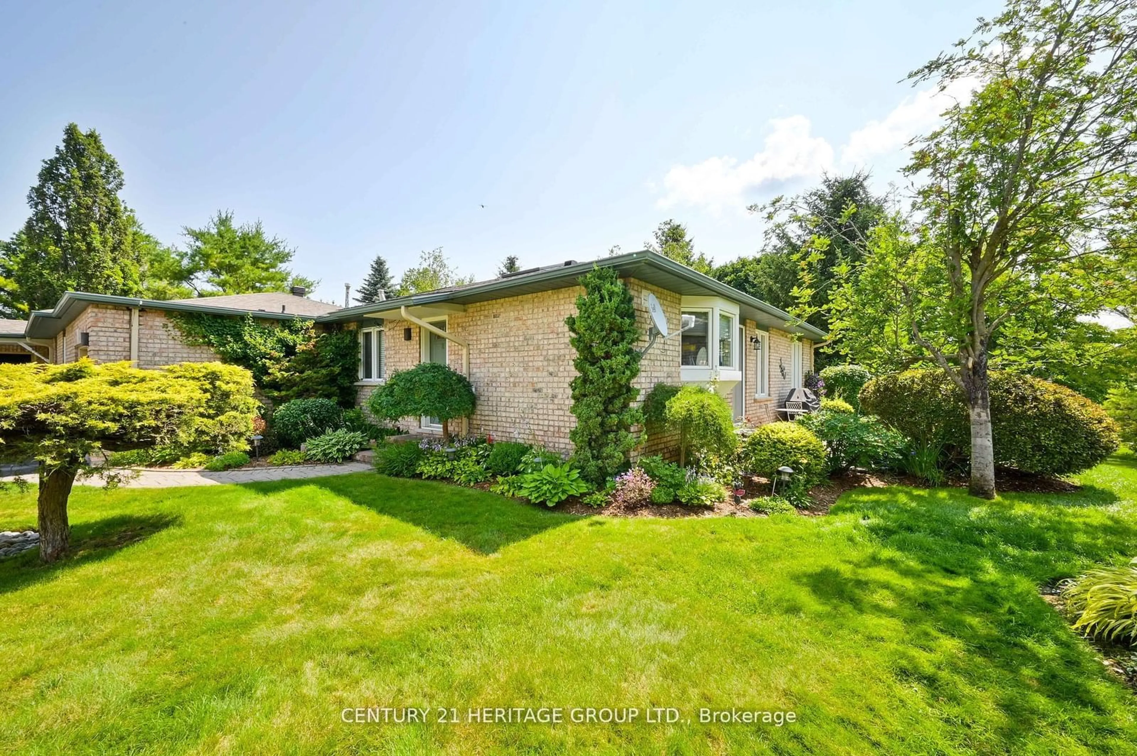 Frontside or backside of a home, cottage for 23 Reddington Dr #2, Caledon Ontario L7E 0E4