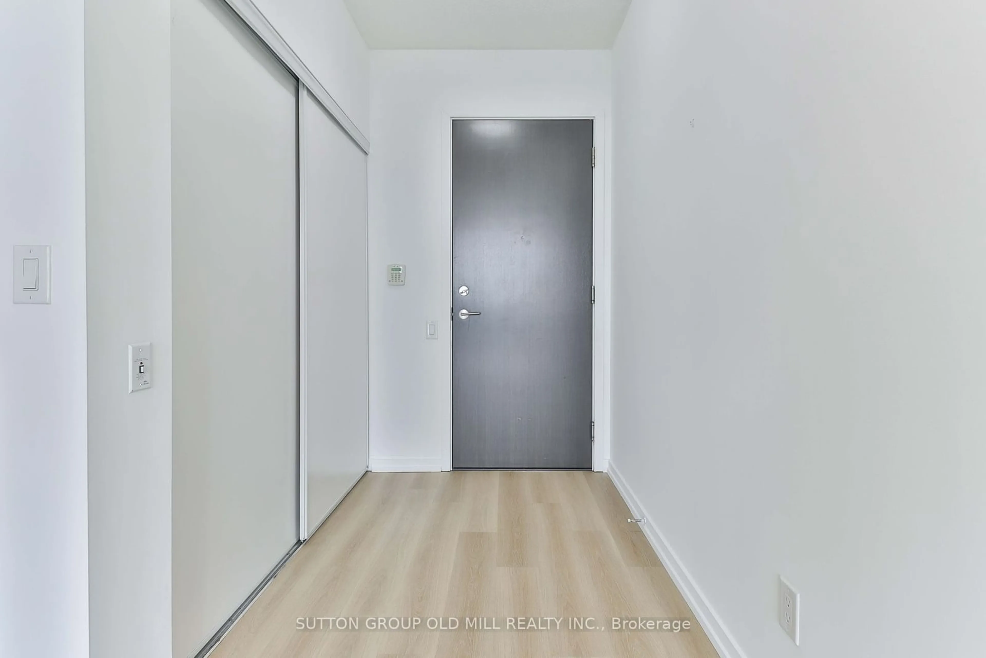 A pic of a room for 105 The Queensway #1009, Toronto Ontario M6S 5B5