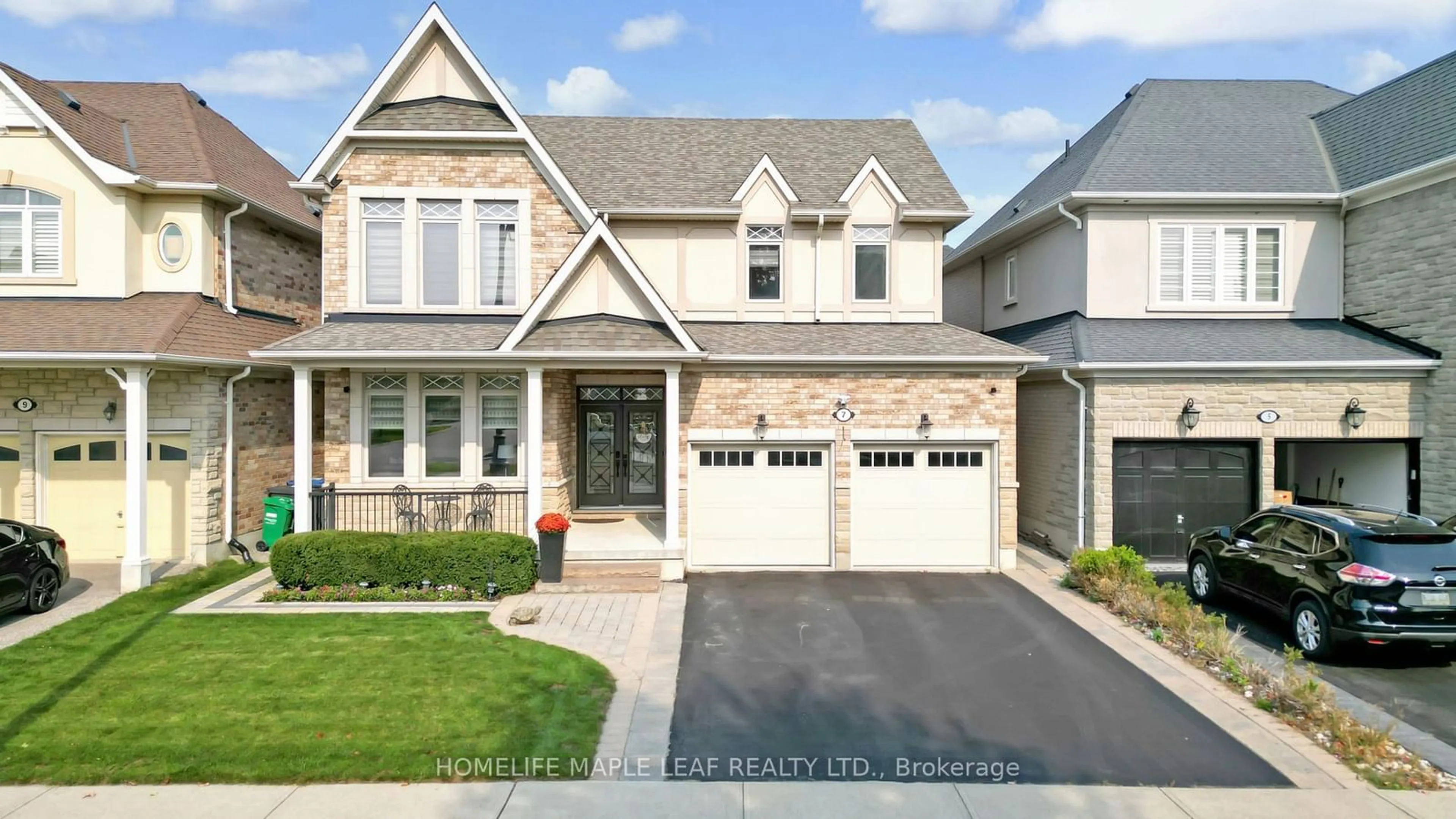 Frontside or backside of a home, the street view for 7 Kirkhollow Dr, Brampton Ontario L6P 2V5