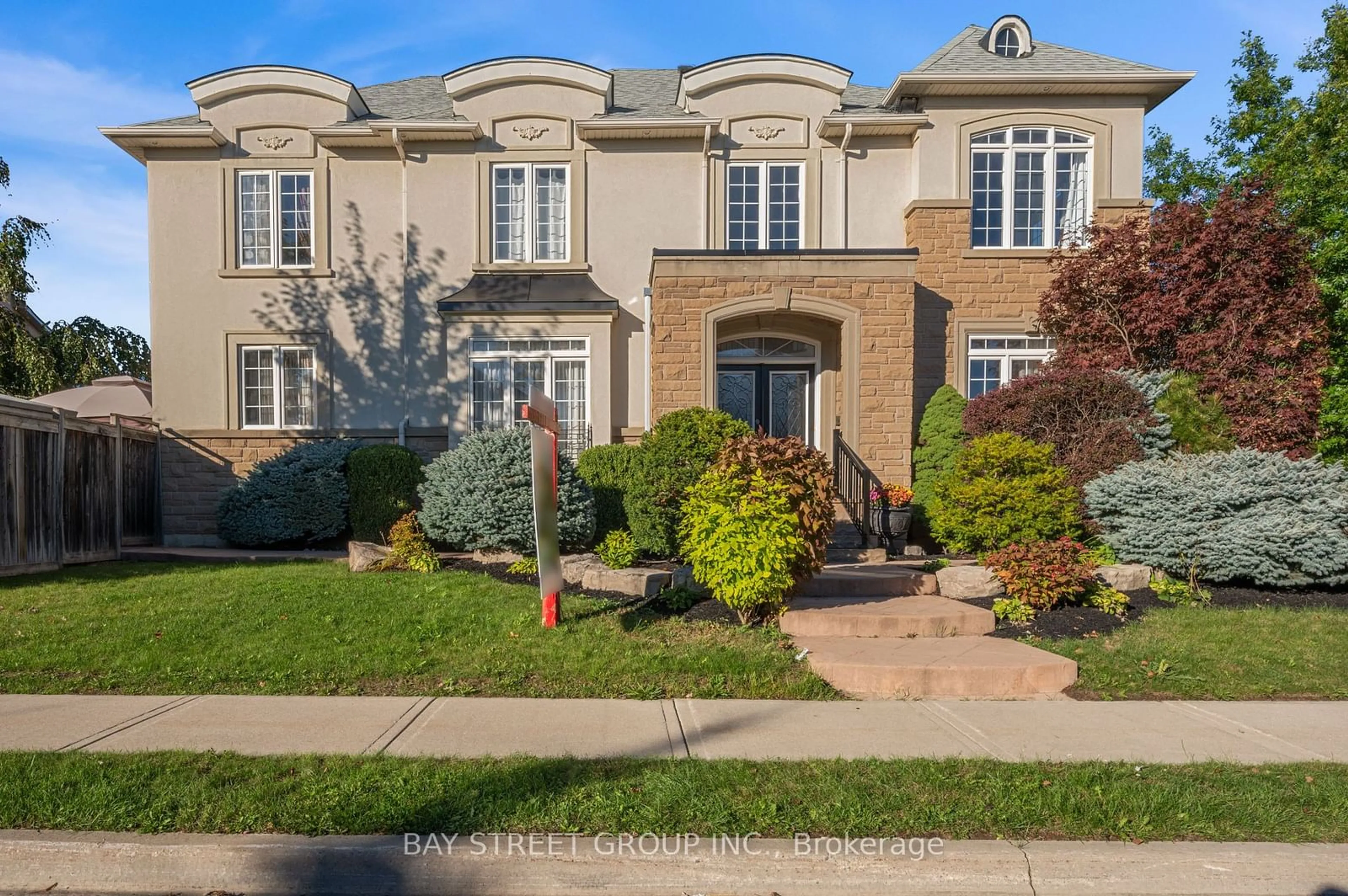 Home with brick exterior material for 3 Donherb Cres, Caledon Ontario L7C 1E3