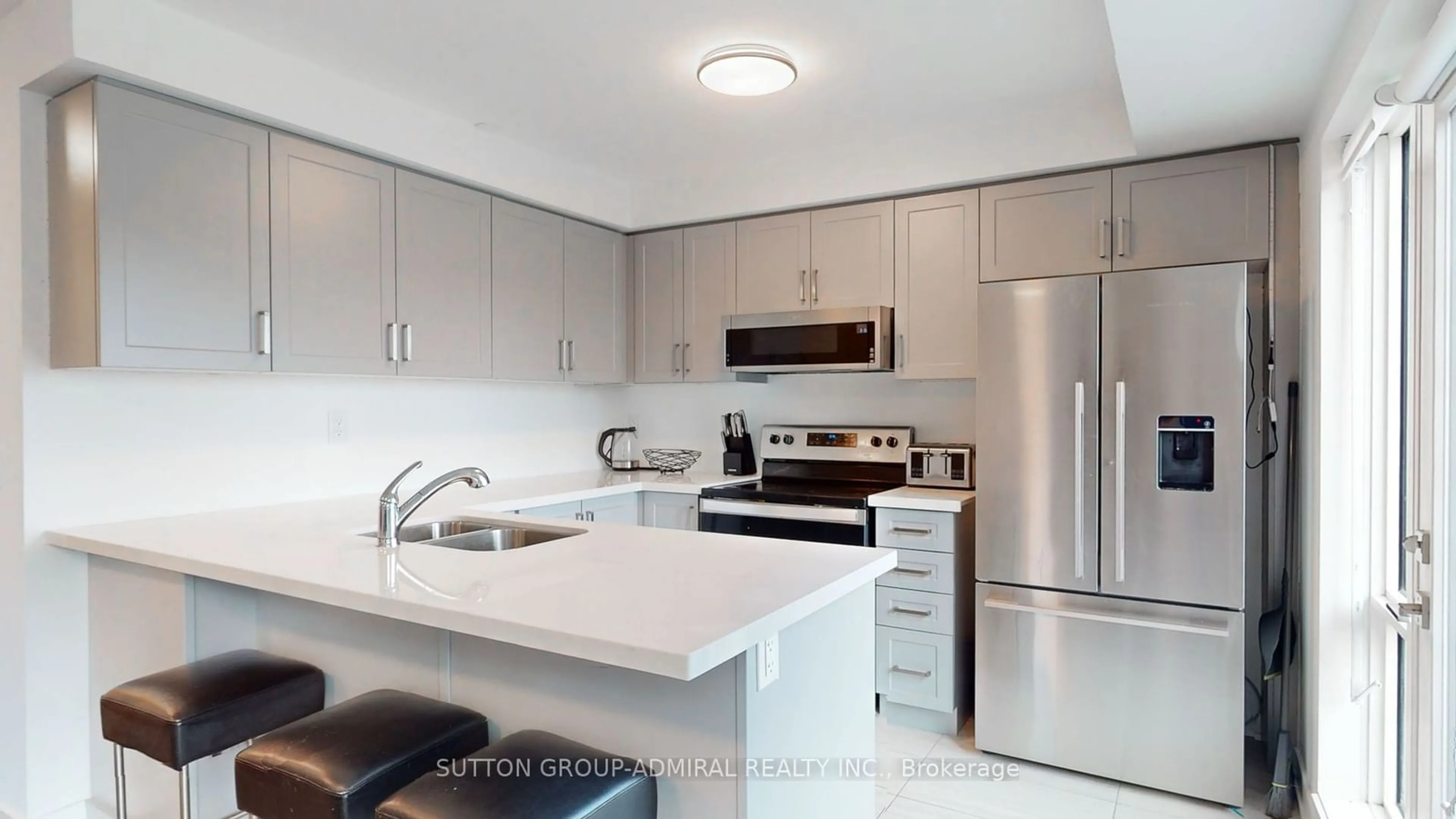 Standard kitchen for 185 VETERANS Dr ##5, Brampton Ontario L7A 5L2